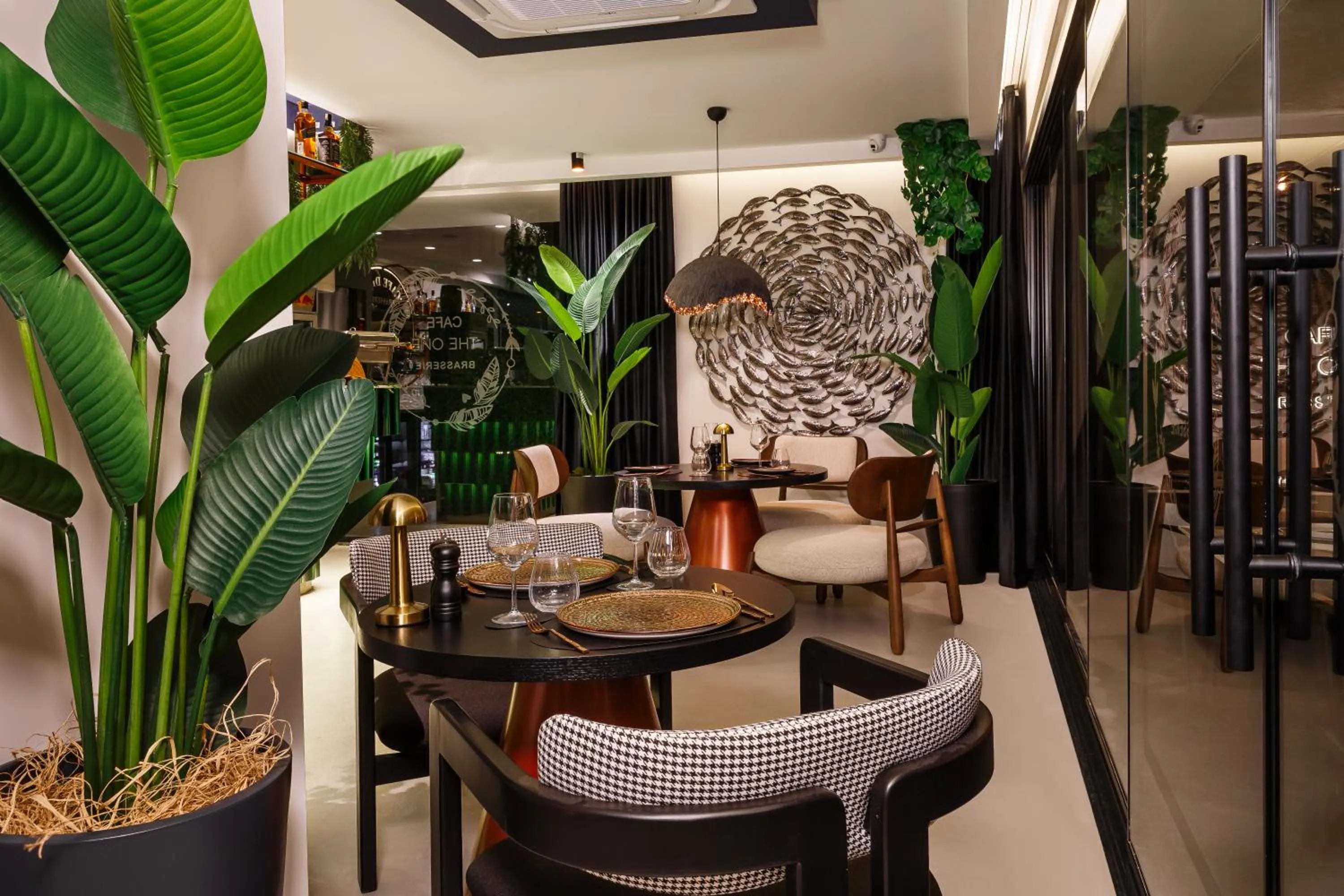 Restaurant/places to eat in Luff Living - Adult Only 12 Plus