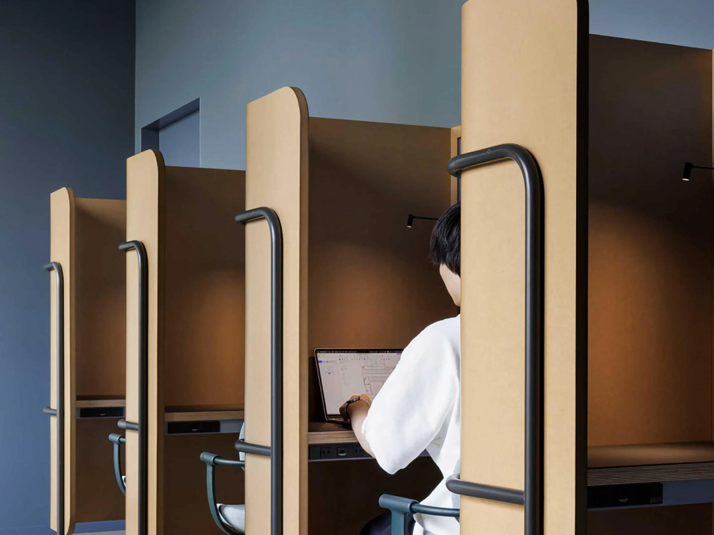 Lounge or bar in 9h nine hours Shinagawa station for men