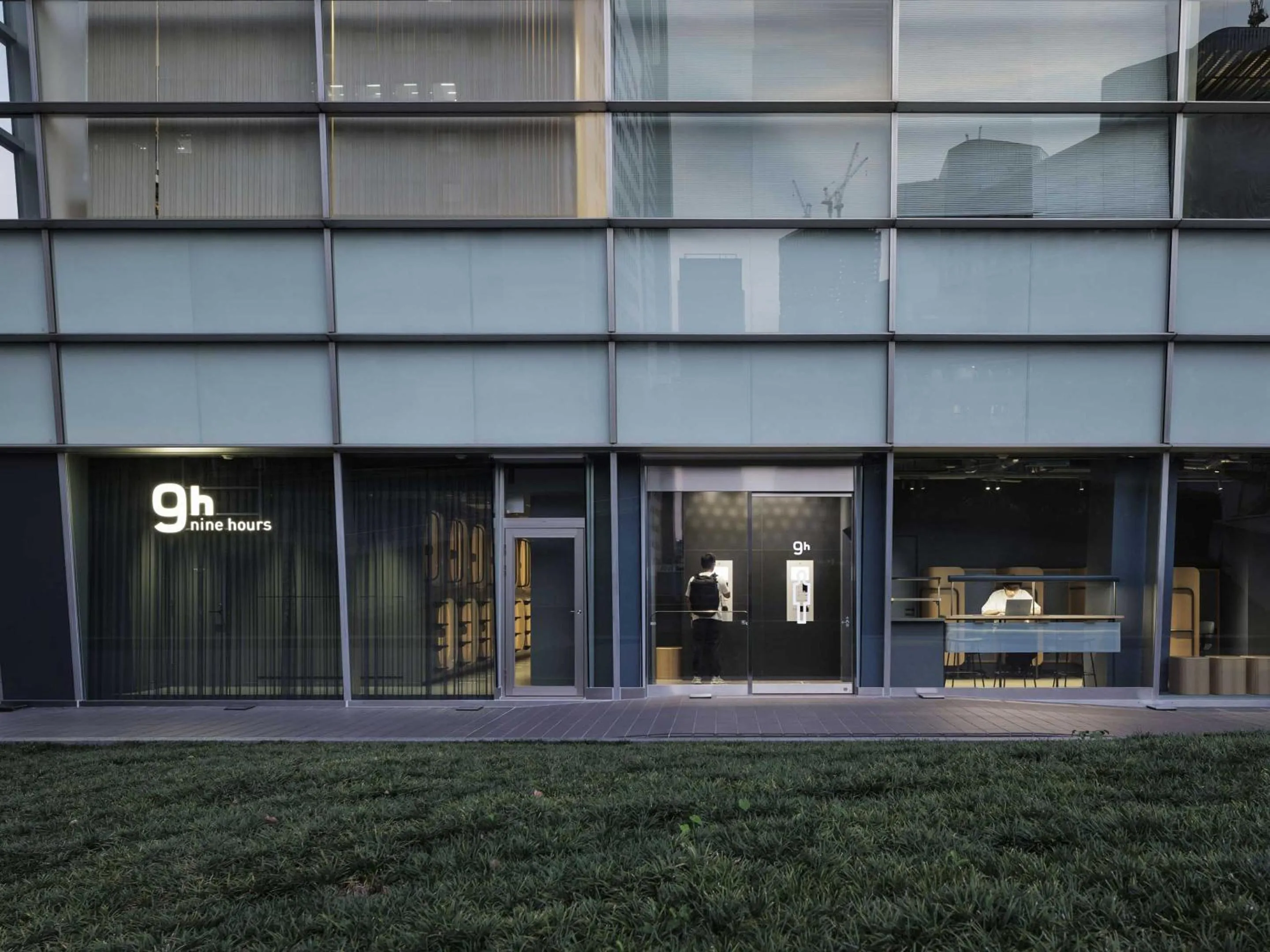 Property building in 9h nine hours Shinagawa station for men