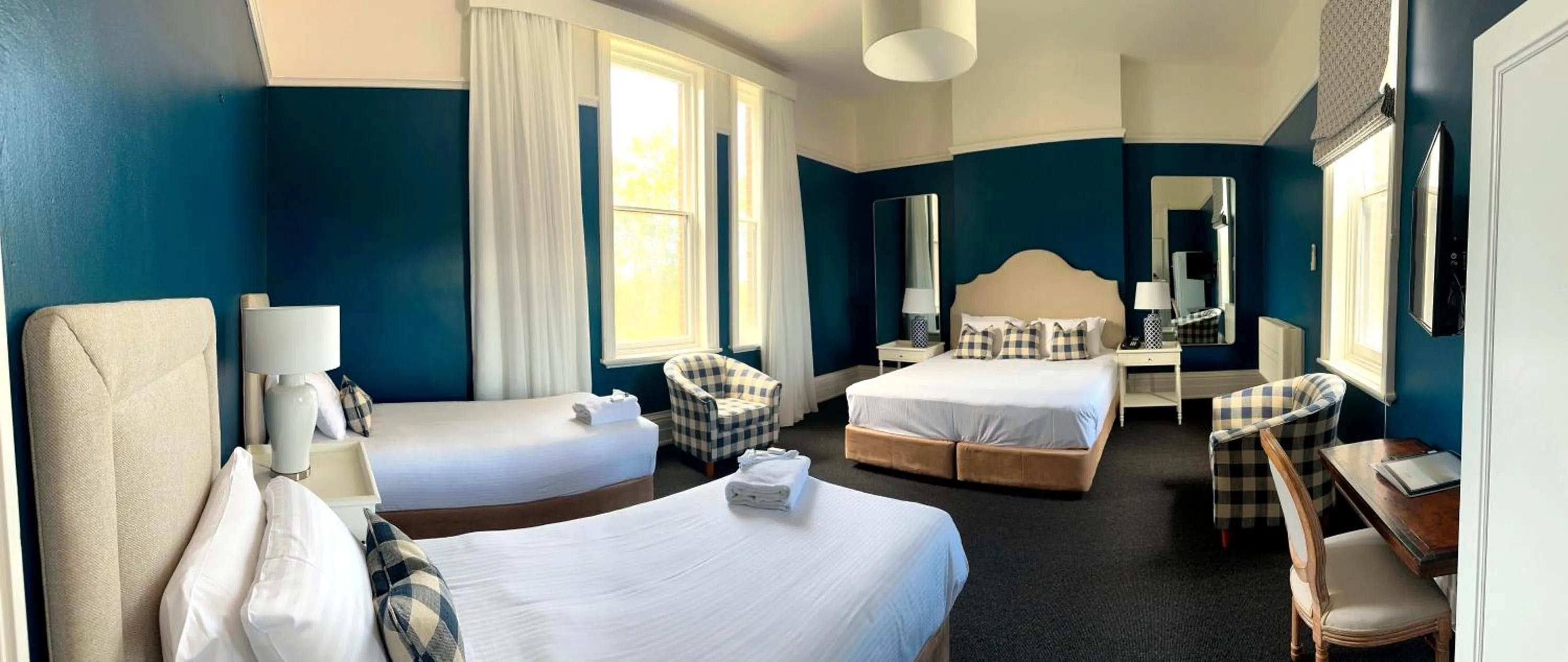 Photo of the whole room, Bed in Duntryleague