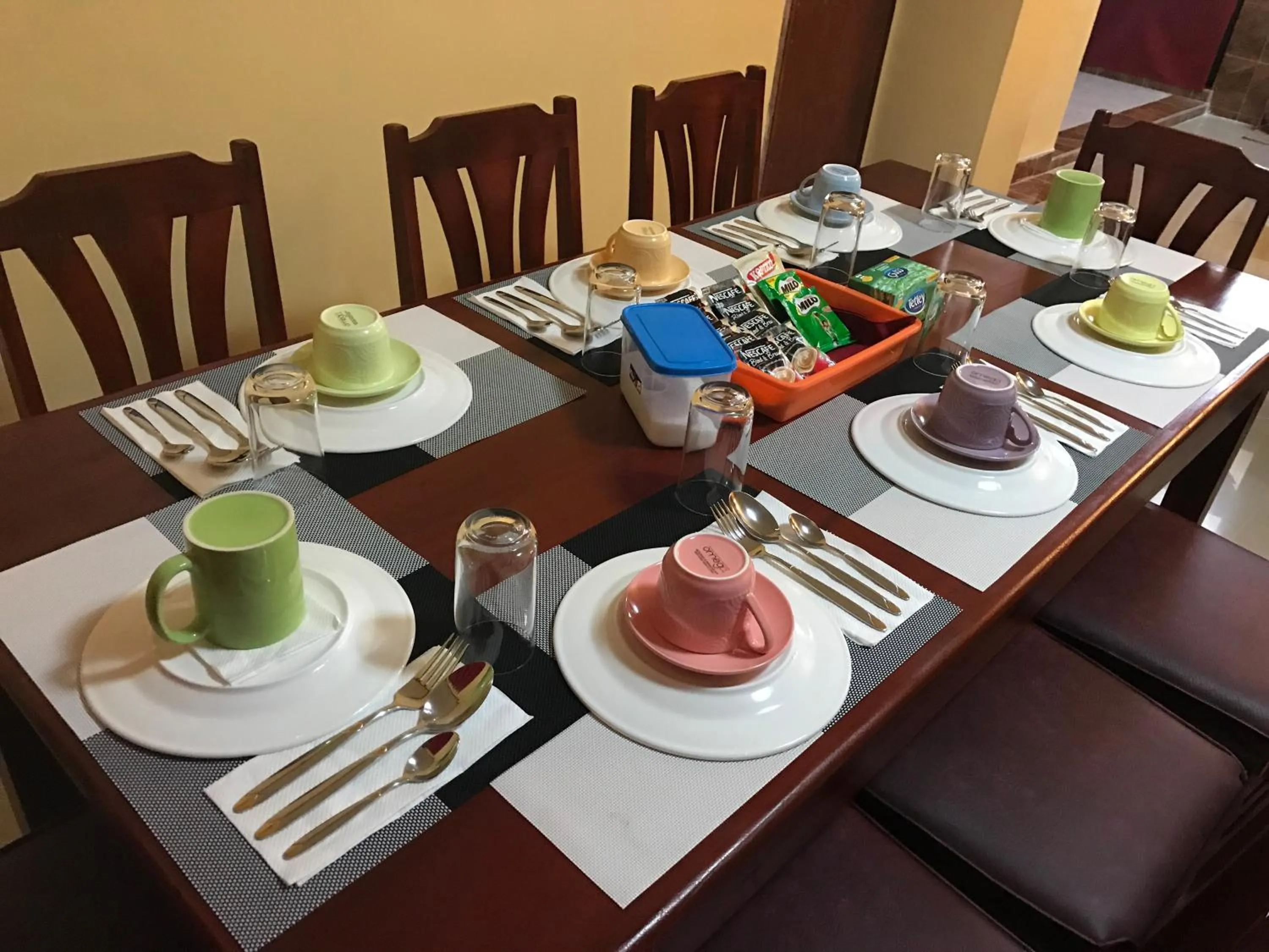 Restaurant/places to eat in TGH Guest House Badian