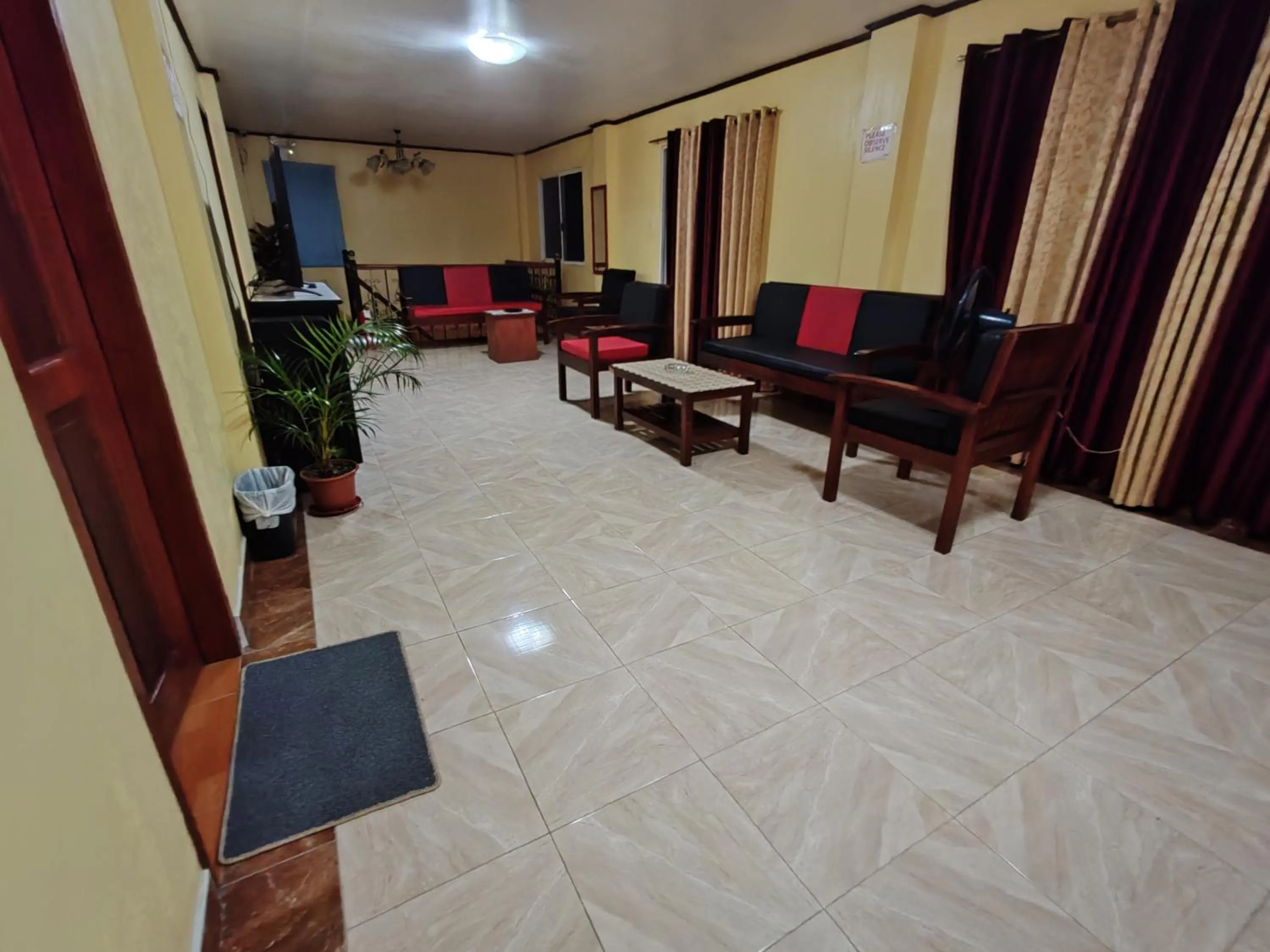 Living room in TGH Guest House Badian