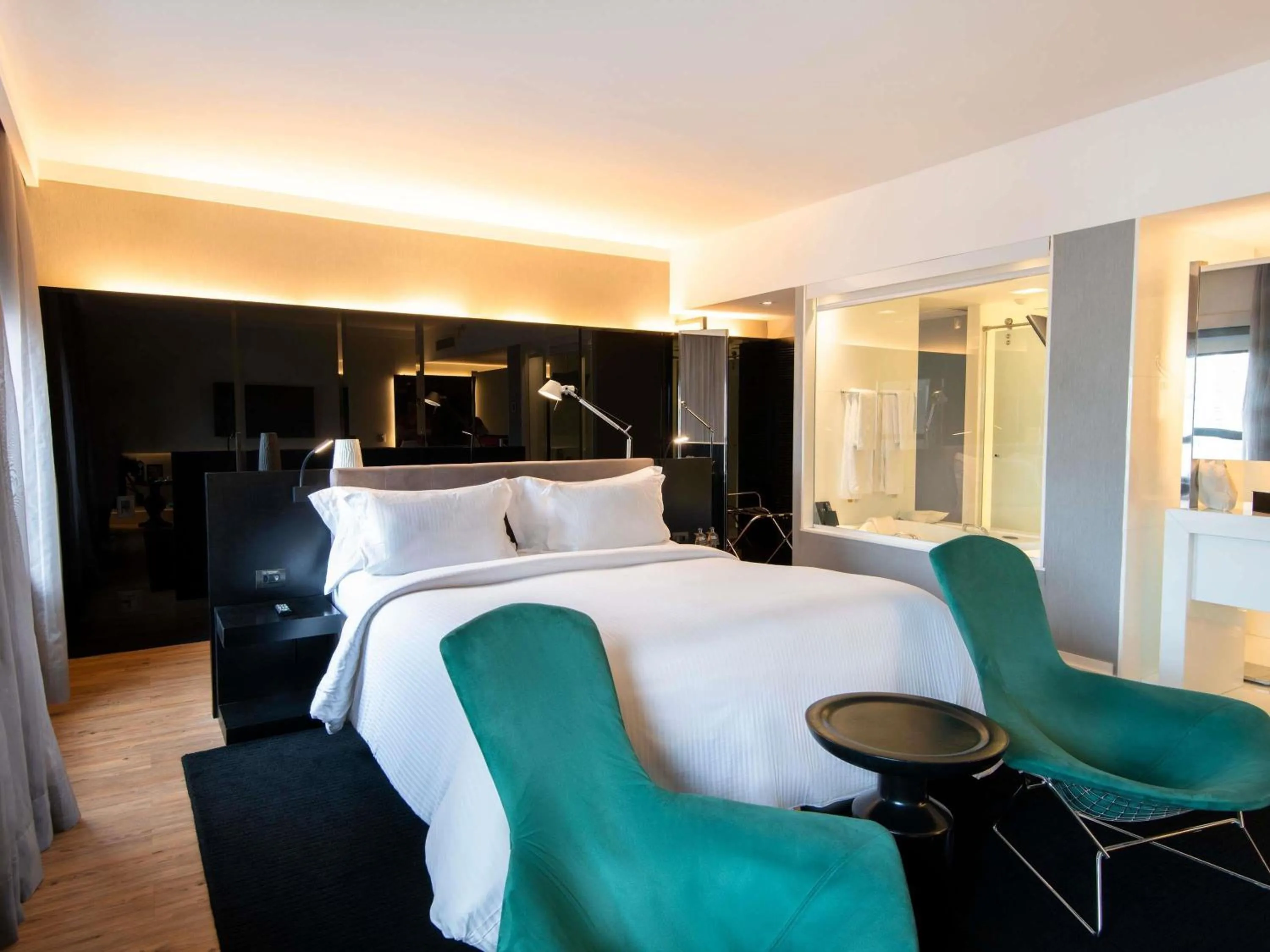 Photo of the whole room, Bed in Pullman Sao Paulo Ibirapuera