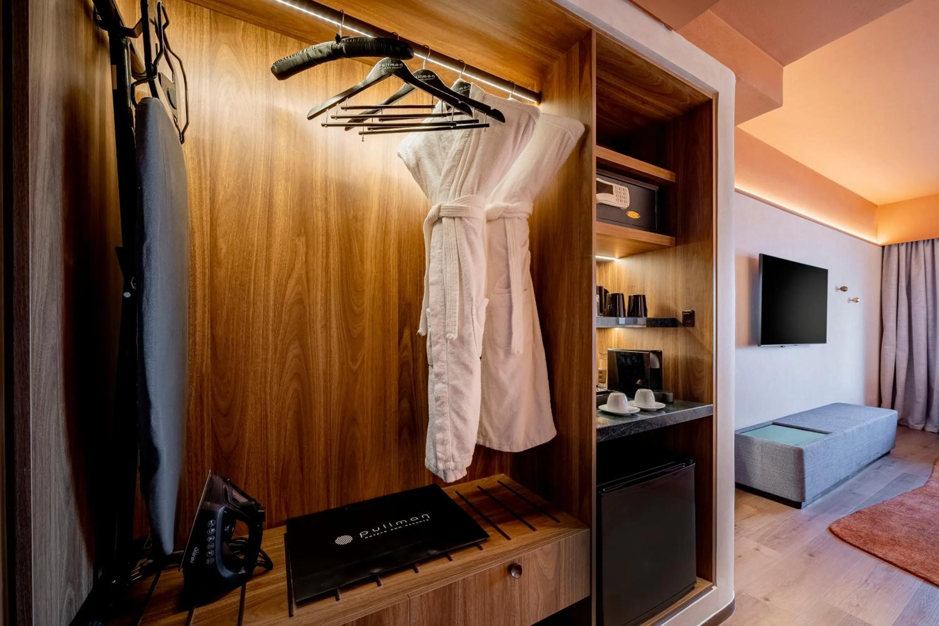 Photo of the whole room in Pullman Sao Paulo Ibirapuera