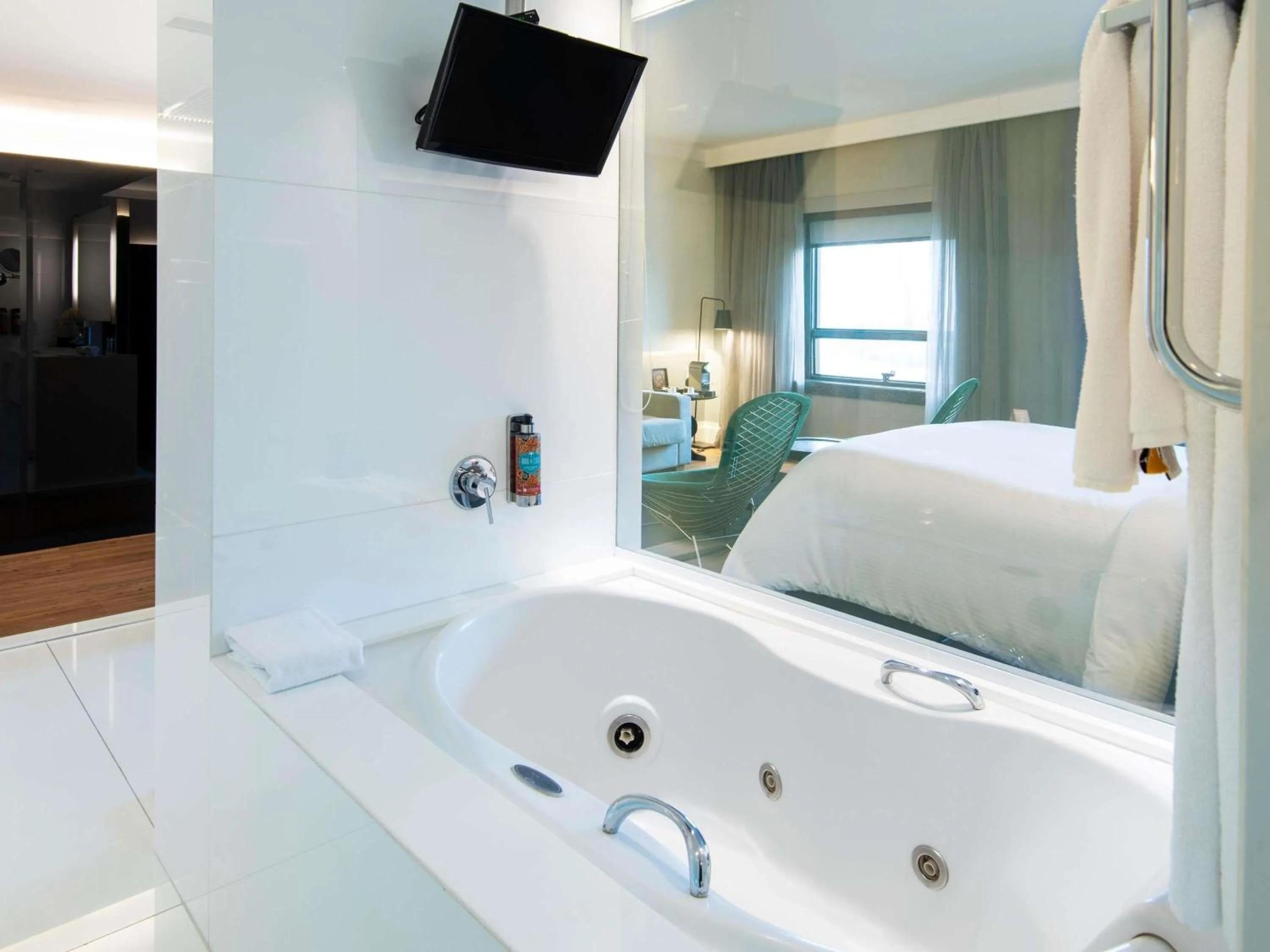 Photo of the whole room, Bed in Pullman Sao Paulo Ibirapuera