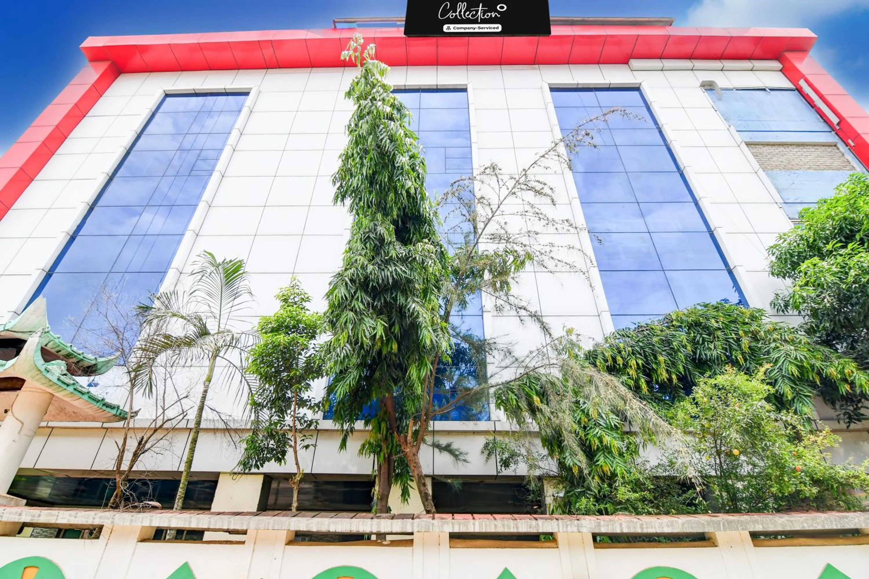 Facade/entrance in Super Collection O Tamando Jagannath Temple Formerly Hotel Blue Royal