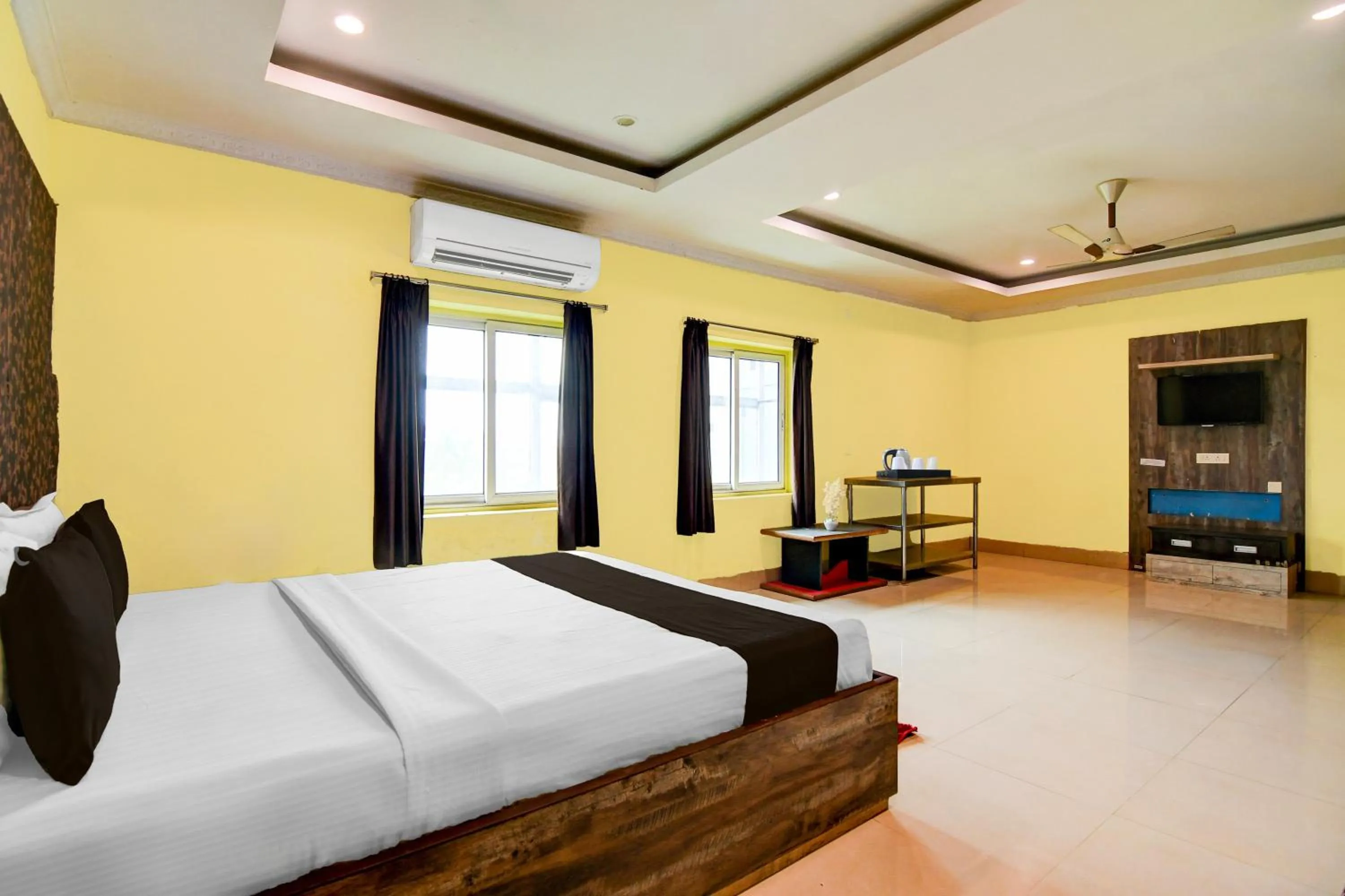 Bedroom, Bed in Super Collection O Tamando Jagannath Temple Formerly Hotel Blue Royal