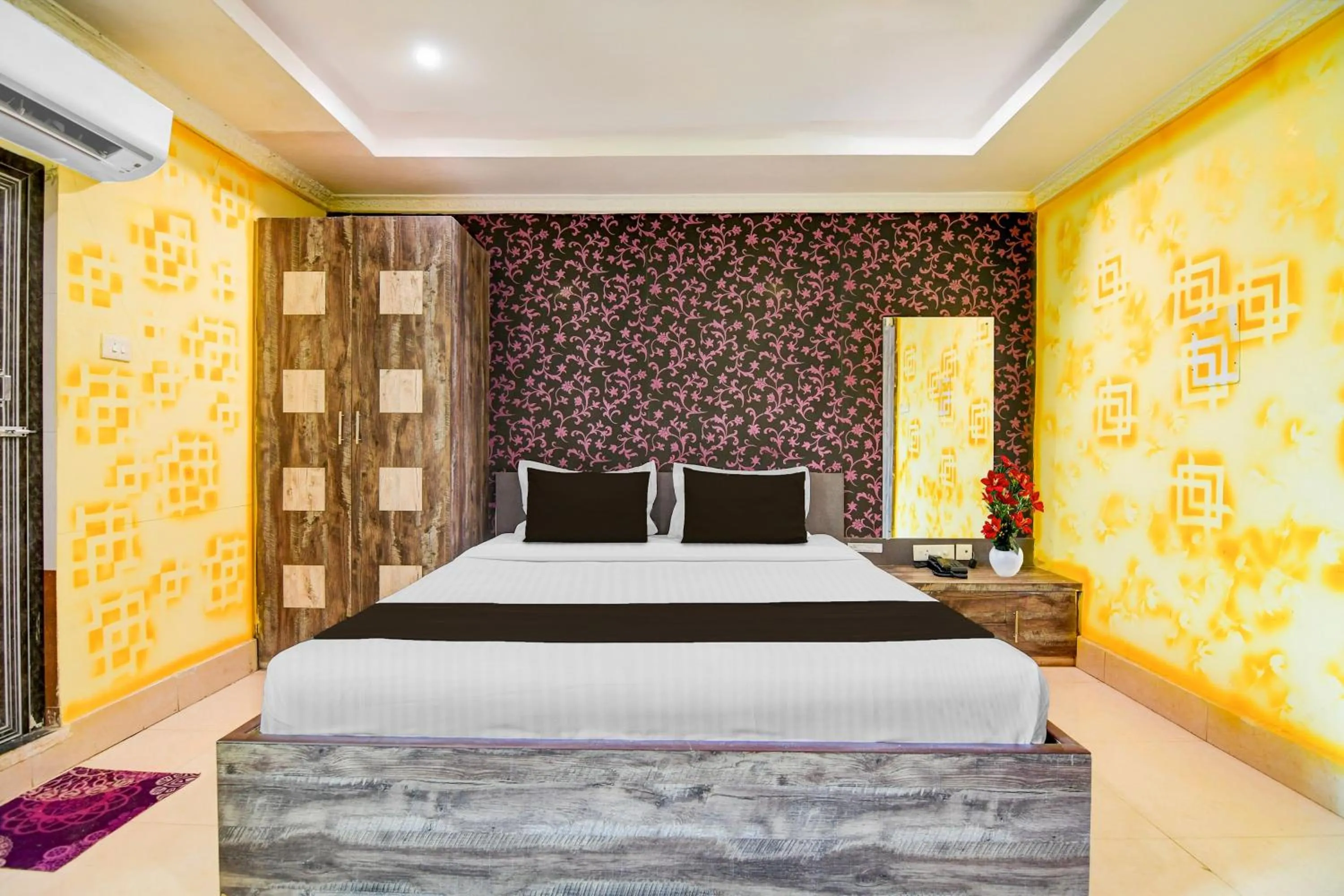 Bedroom, Bed in Super Collection O Tamando Jagannath Temple Formerly Hotel Blue Royal