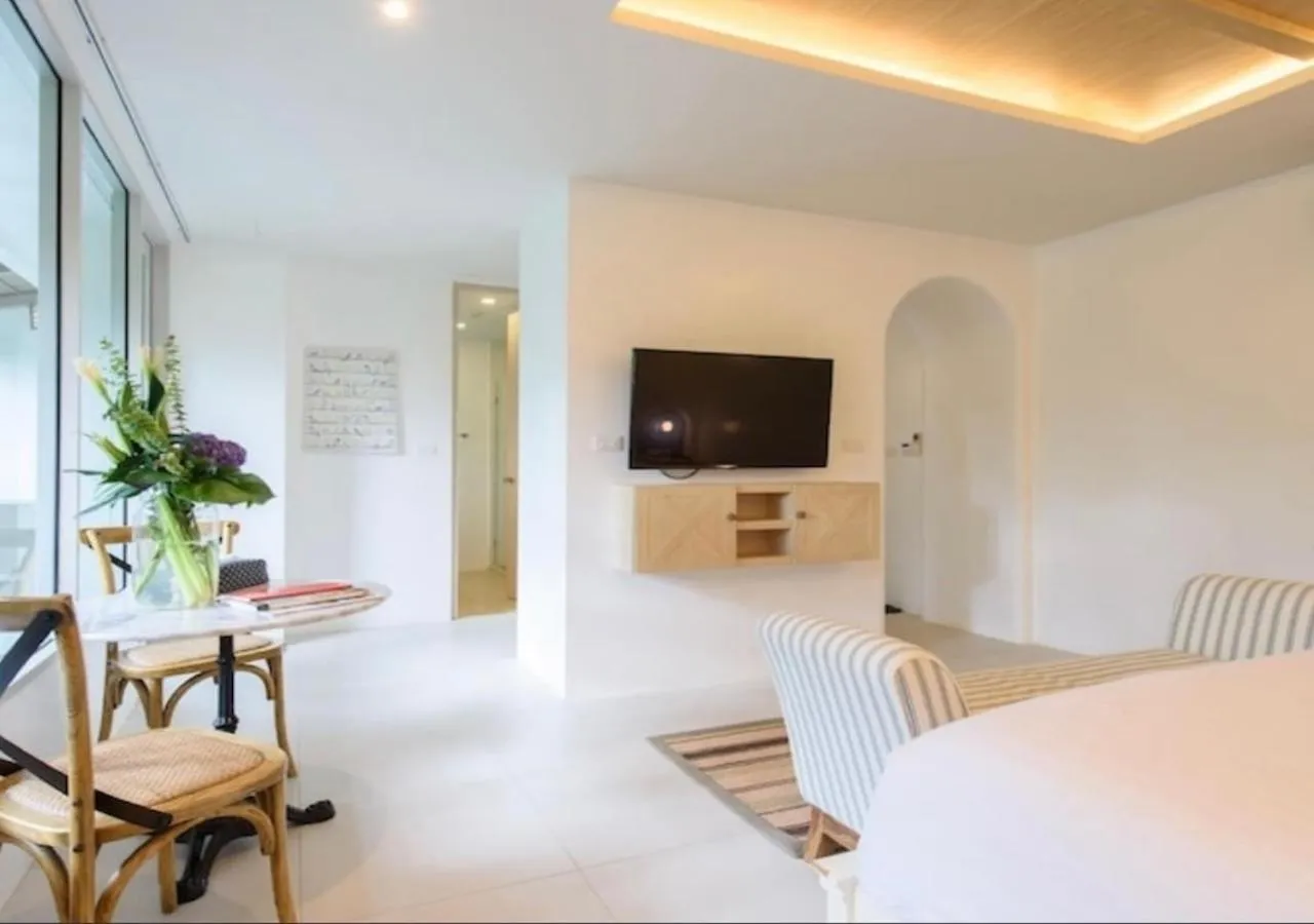 TV and multimedia, Bed in Costa Village Jacuzzi Bangsaray