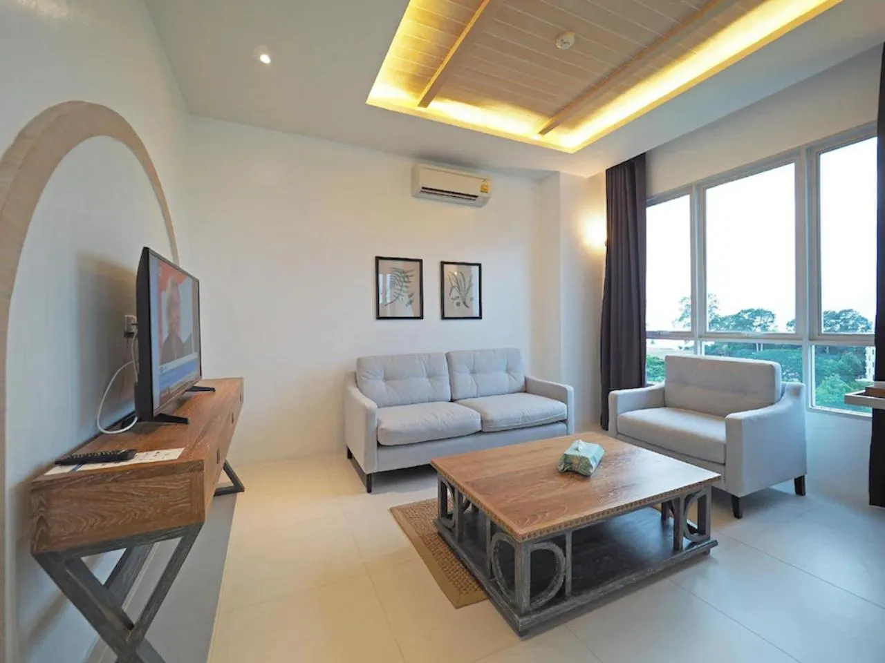 TV and multimedia in Costa Village Jacuzzi Bangsaray