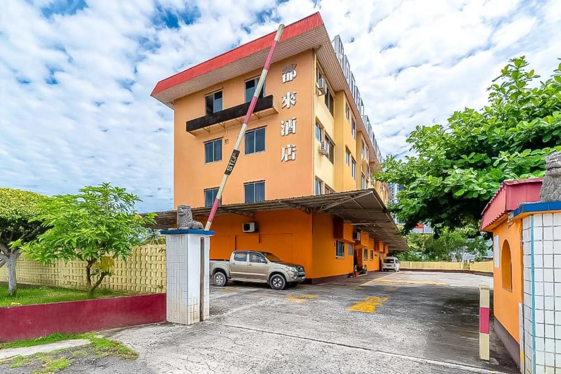 Property building in Hotel Holiday Park