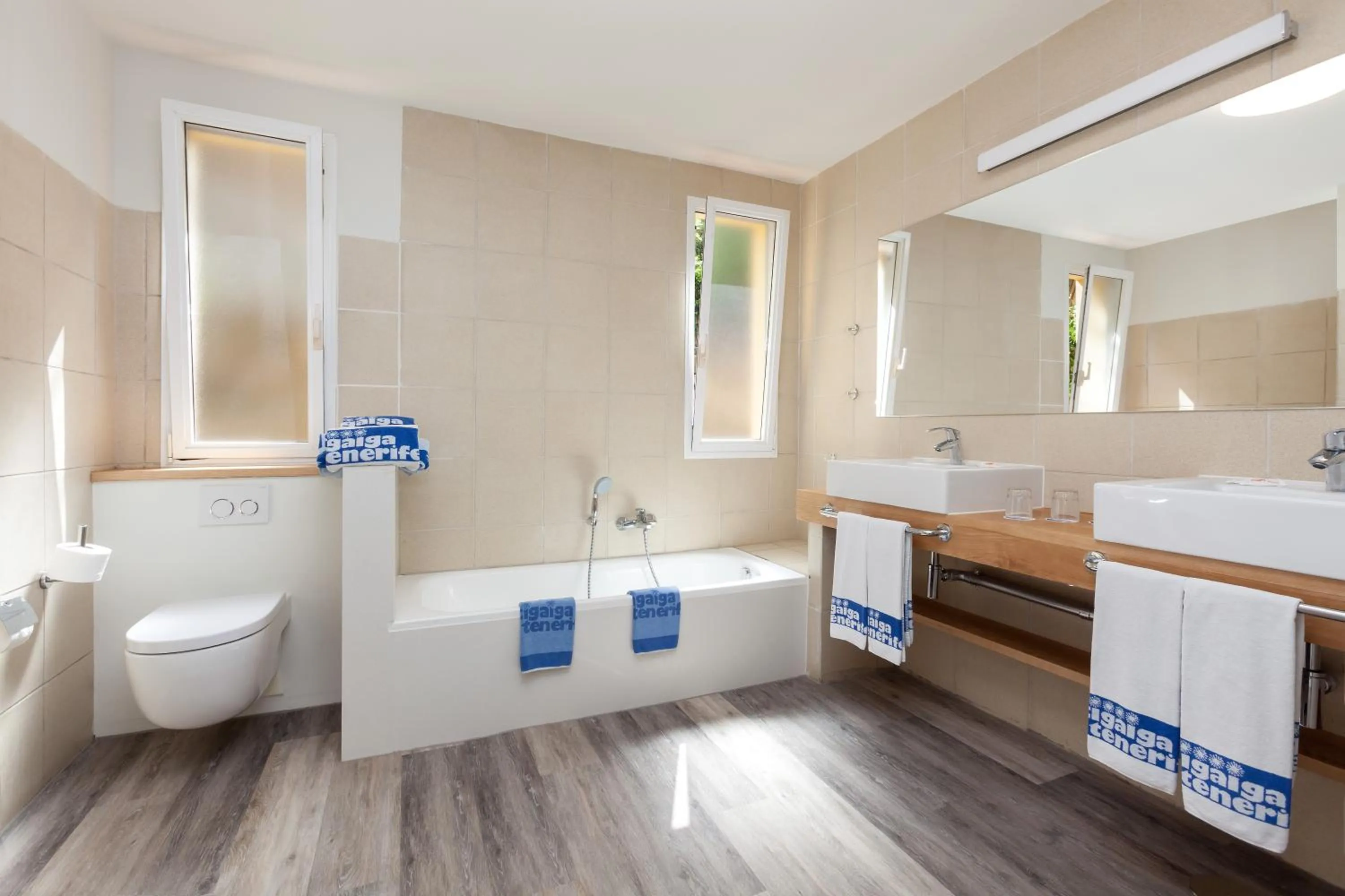 Bathroom, Bed in Apartamentos Tigaiga Suites