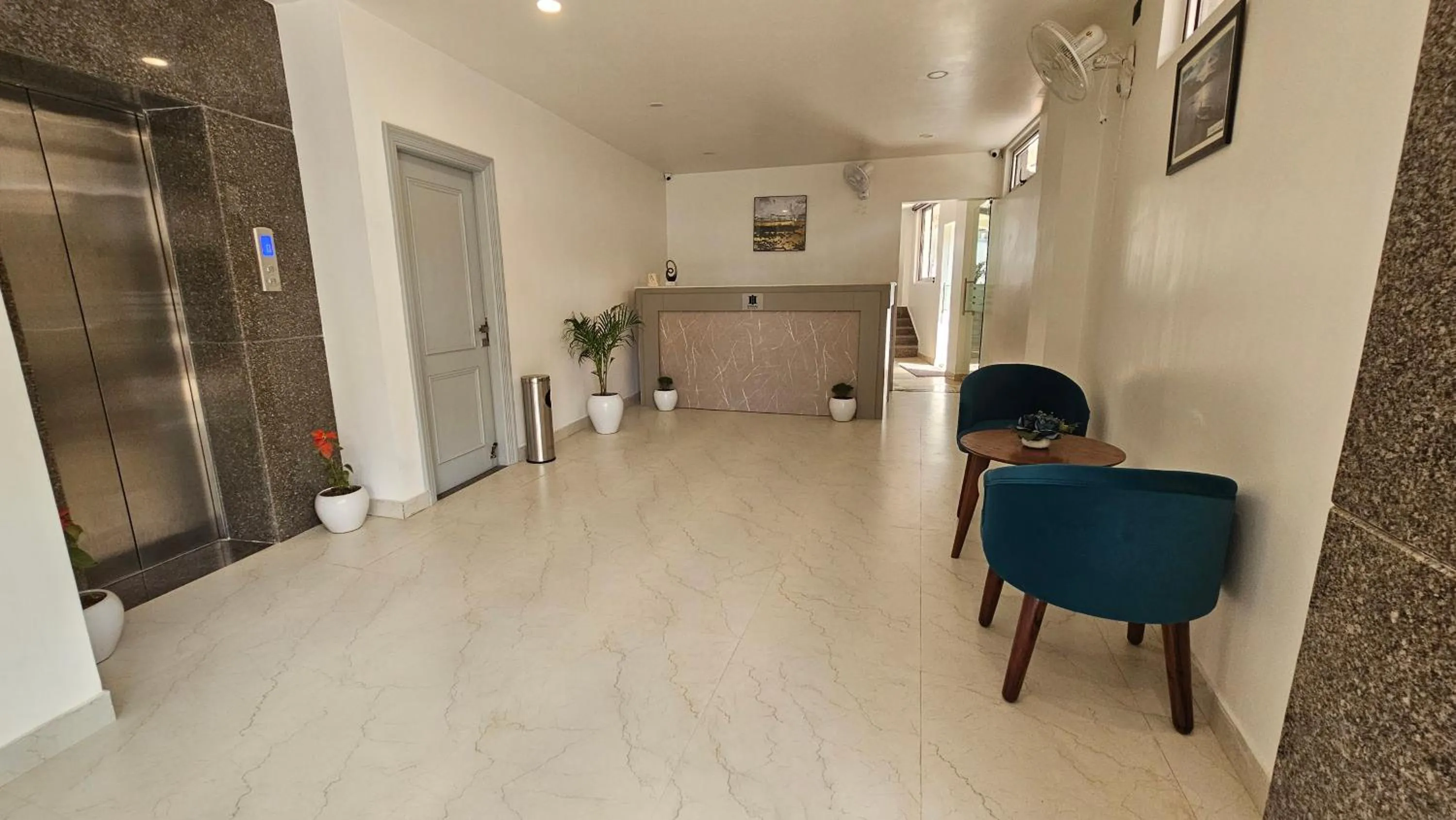 Lobby or reception in INDIANA HILLS