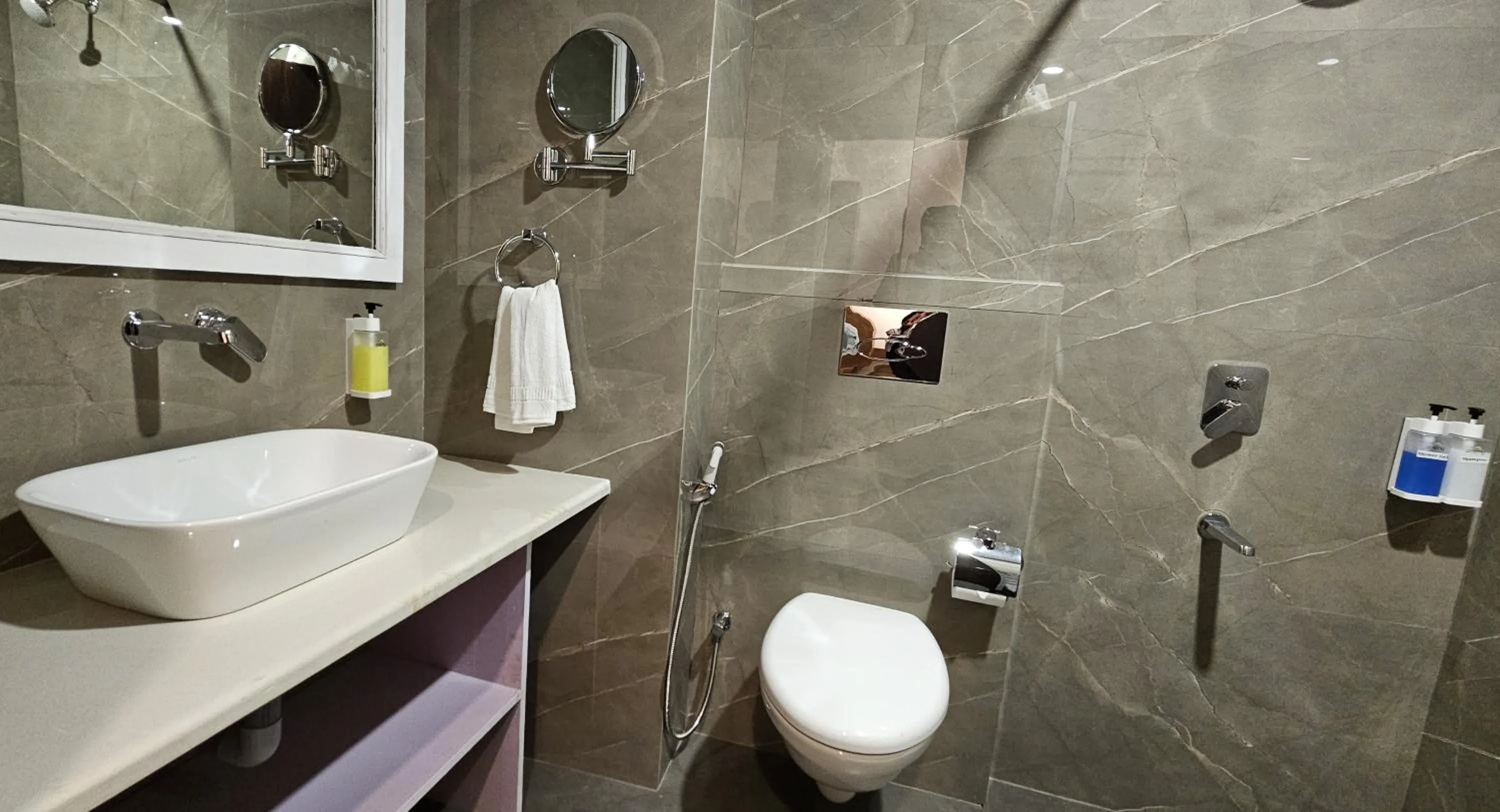 Bathroom in INDIANA HILLS