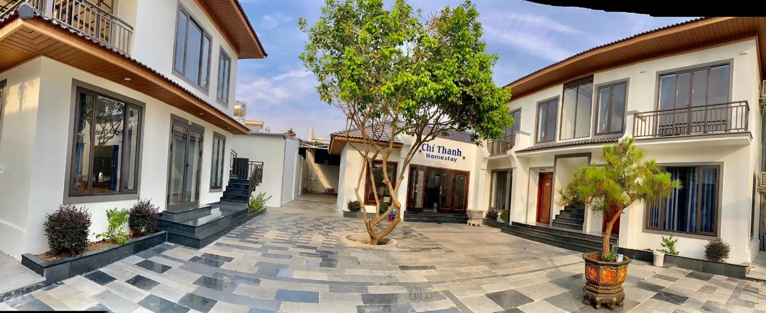Property building in Chí Thanh Homestay