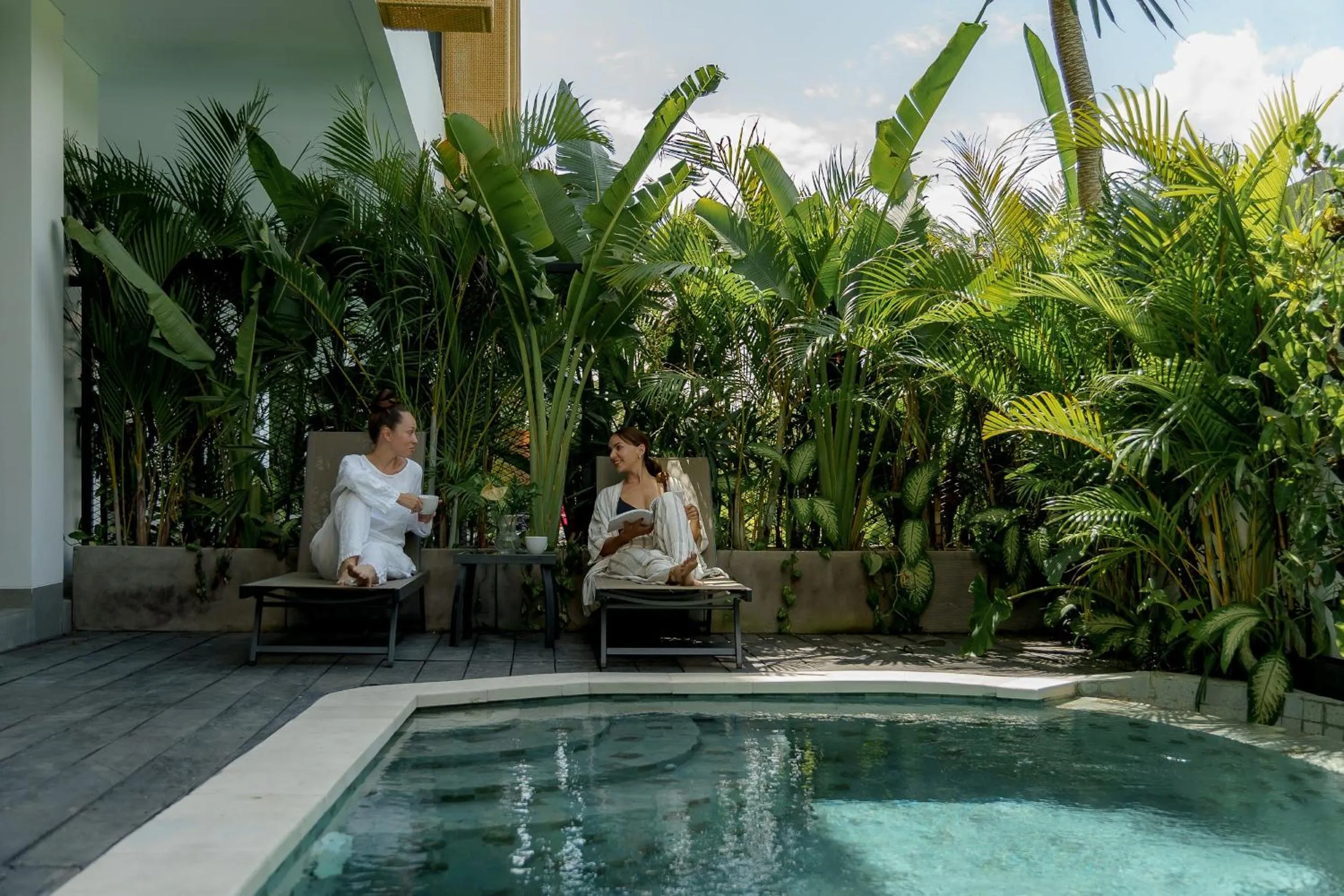 Patio in Sunny Aparts 1