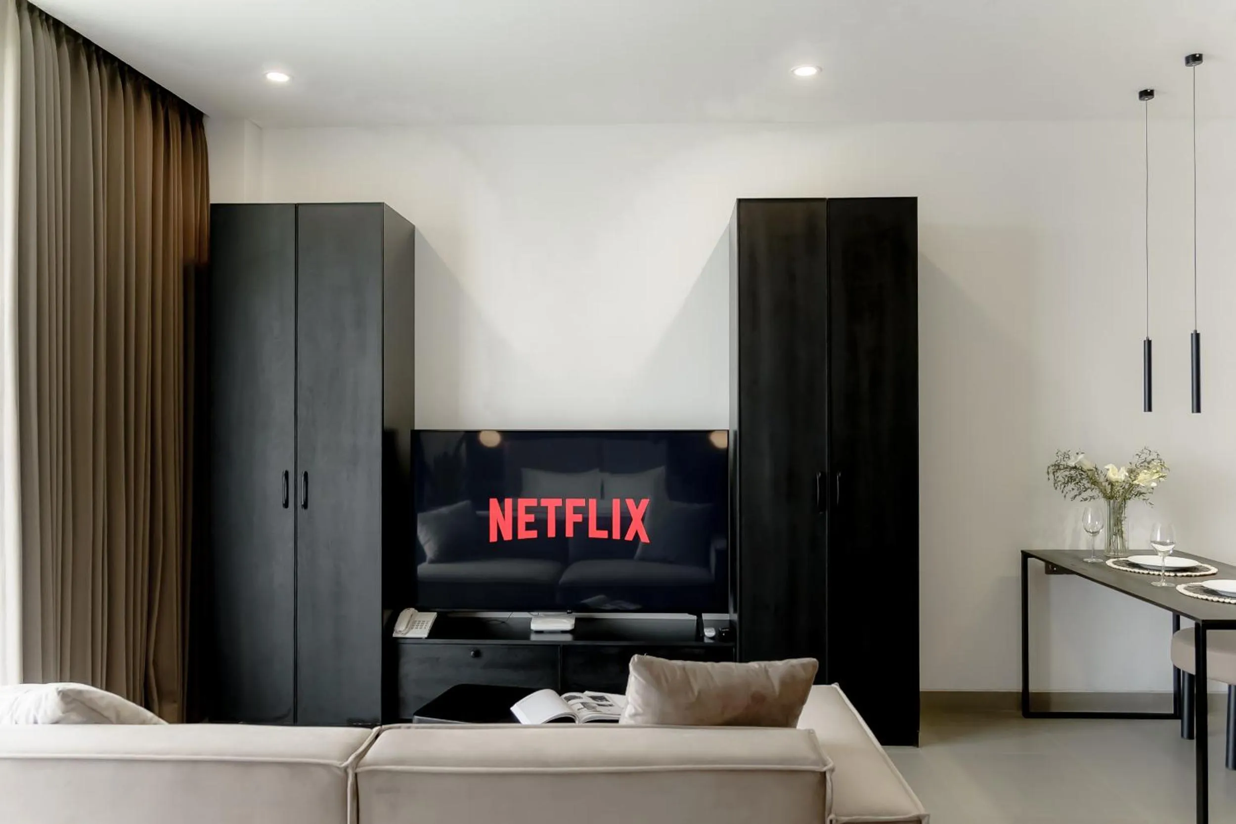 Communal lounge/ TV room, Bed in Sunny Aparts 1