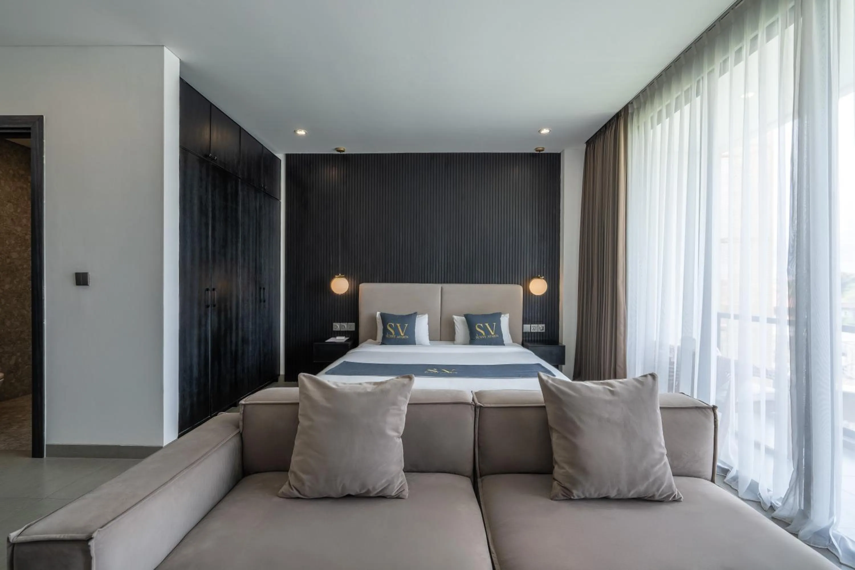 Living room, Bed in Sunny Aparts 1 by Betterplace