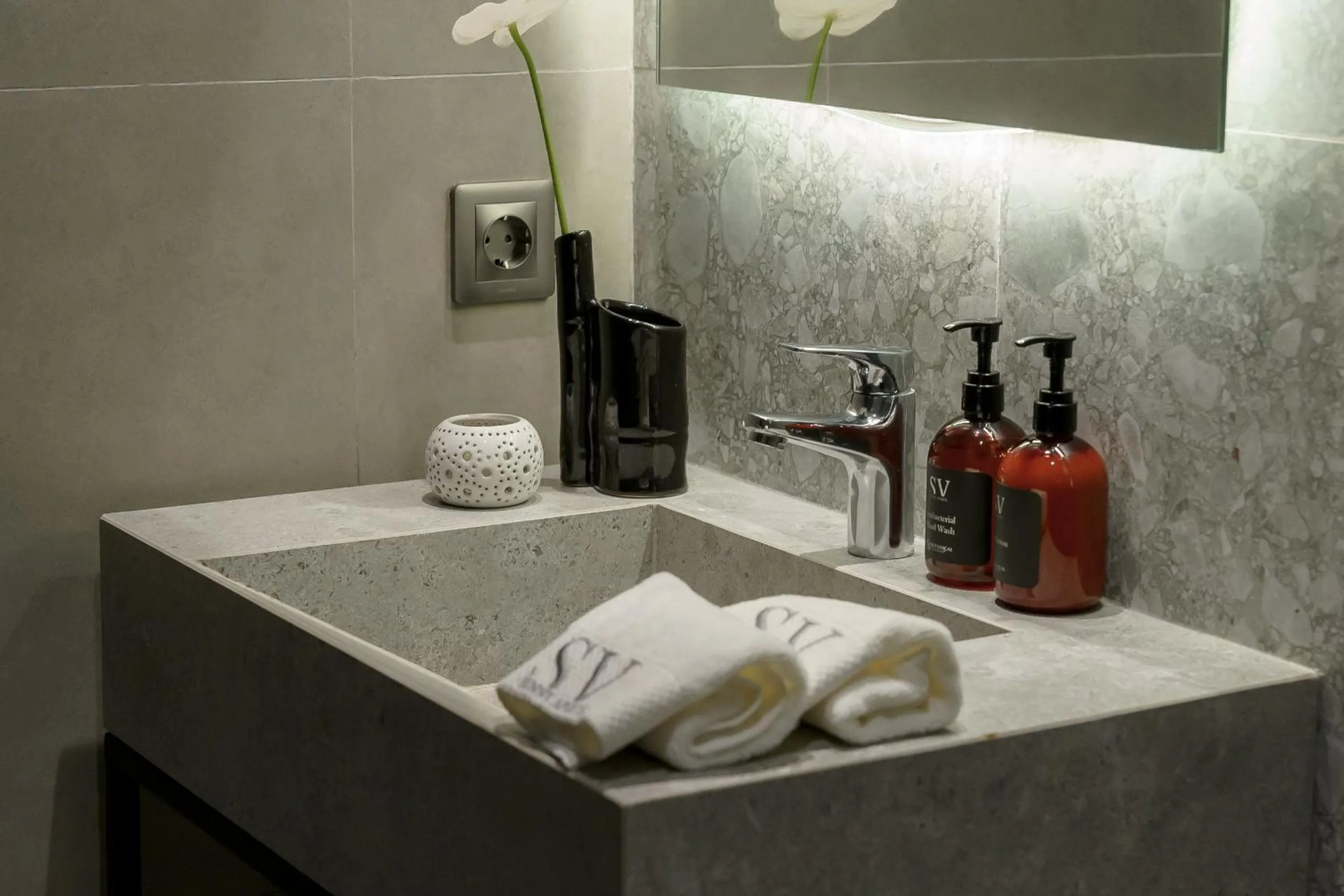 Bathroom in Sunny Aparts 1