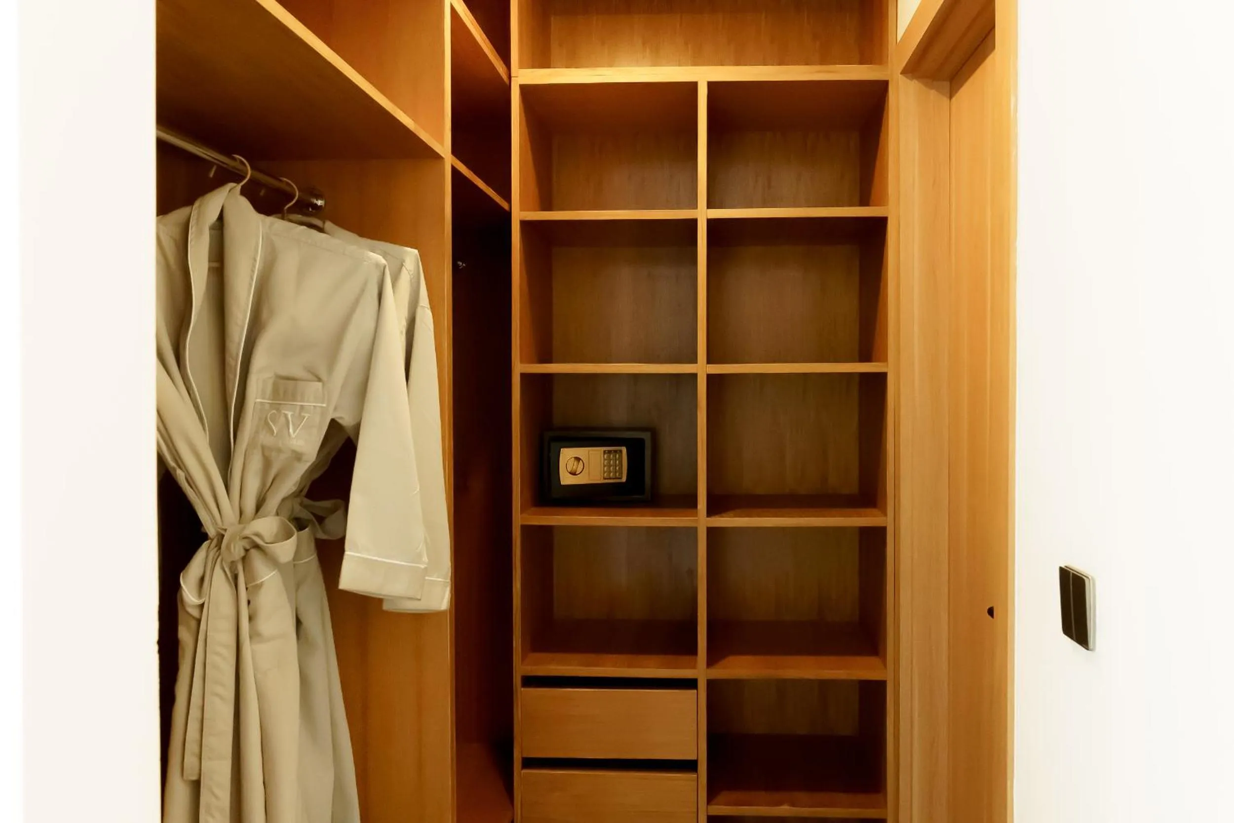 flat iron in Sunny Aparts 1