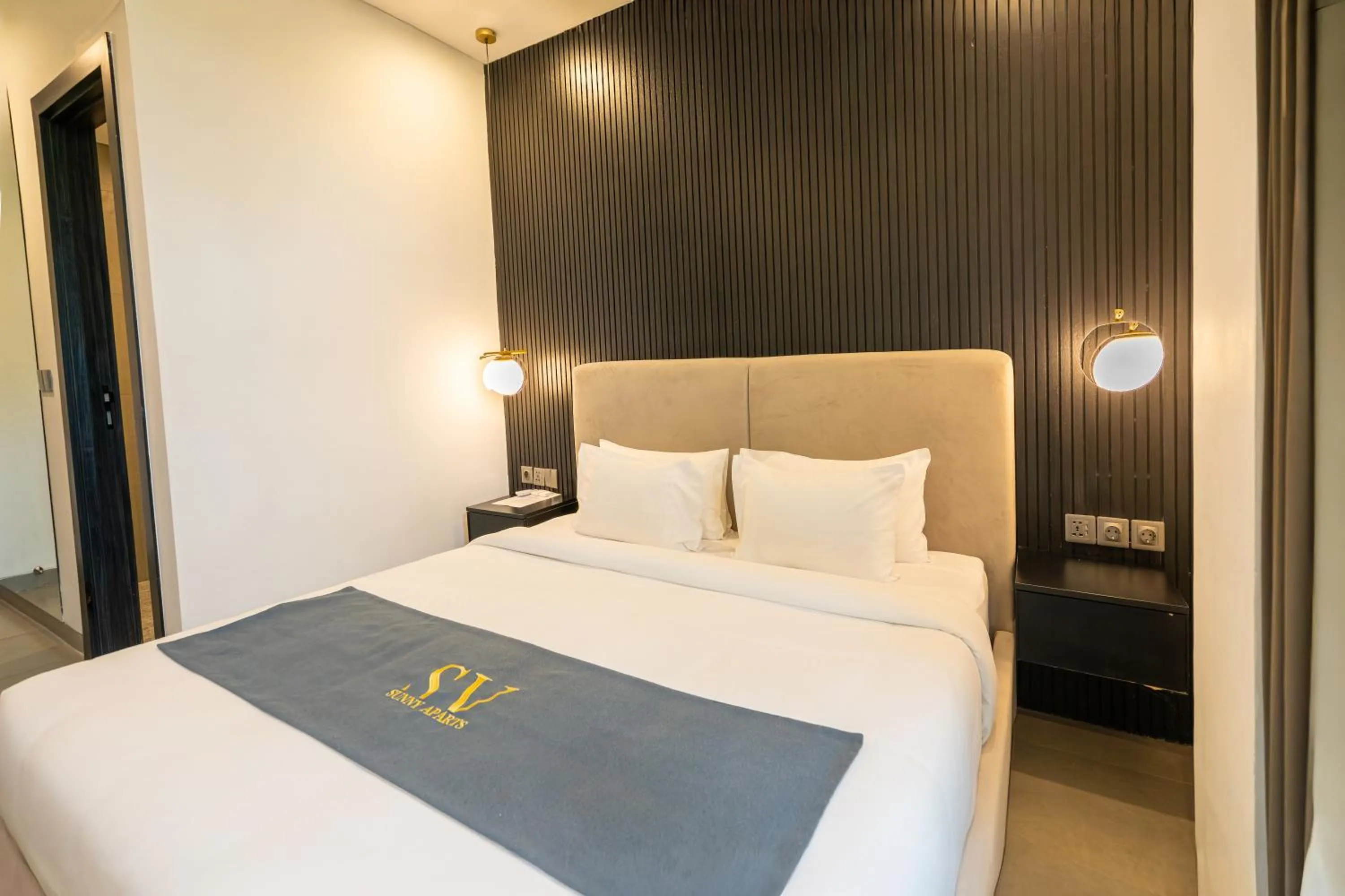 Bedroom, Bed in Sunny Aparts 1 by Betterplace