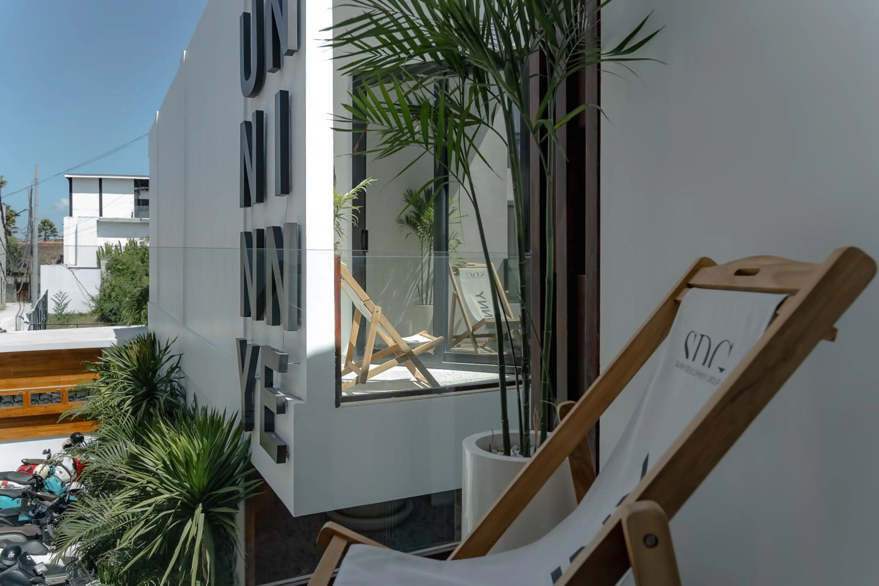 Patio in Sunny Aparts 1