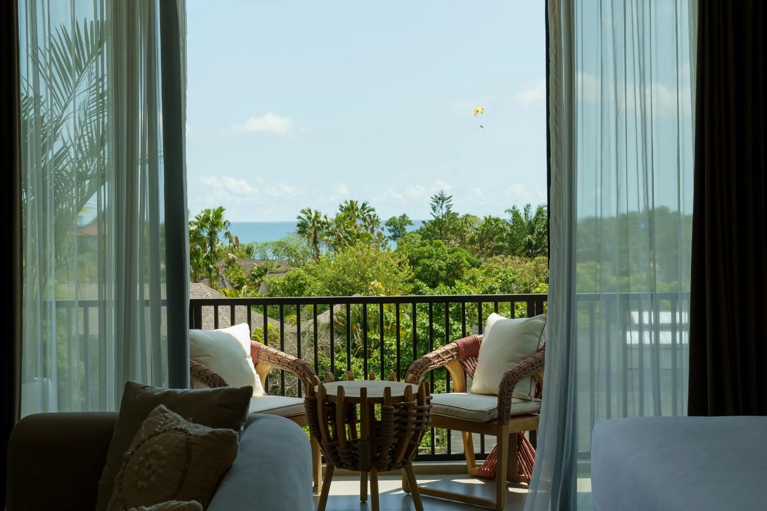 Day in Sunny Aparts 1