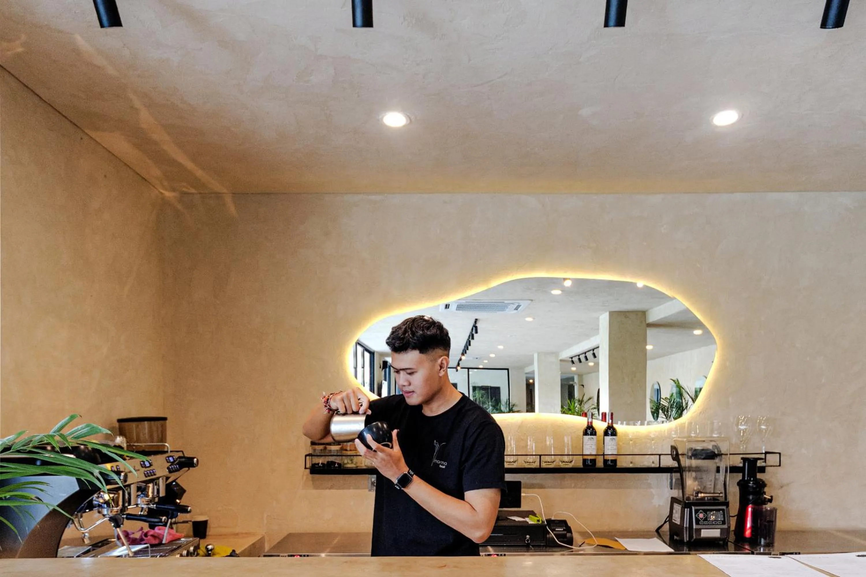 Restaurant/places to eat in Sunny Aparts 1