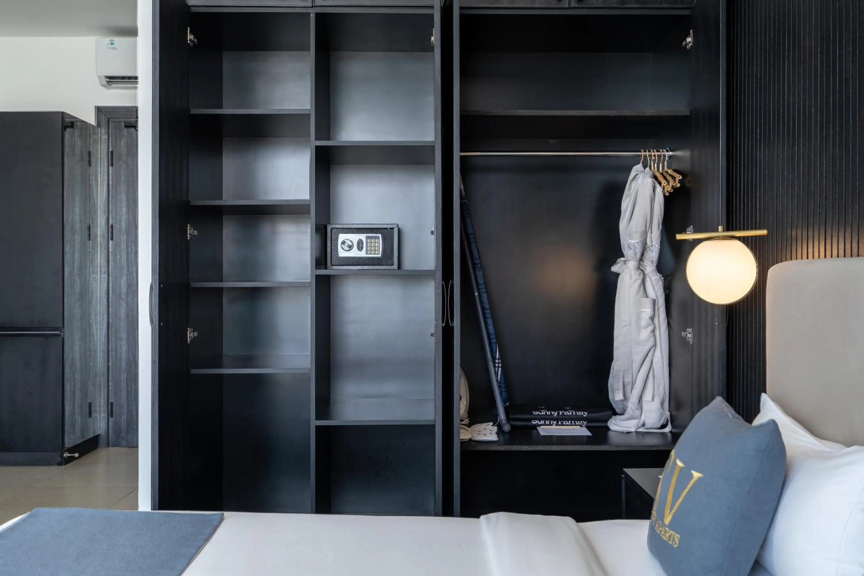 wardrobe, Bed in Sunny Aparts 1 by Betterplace