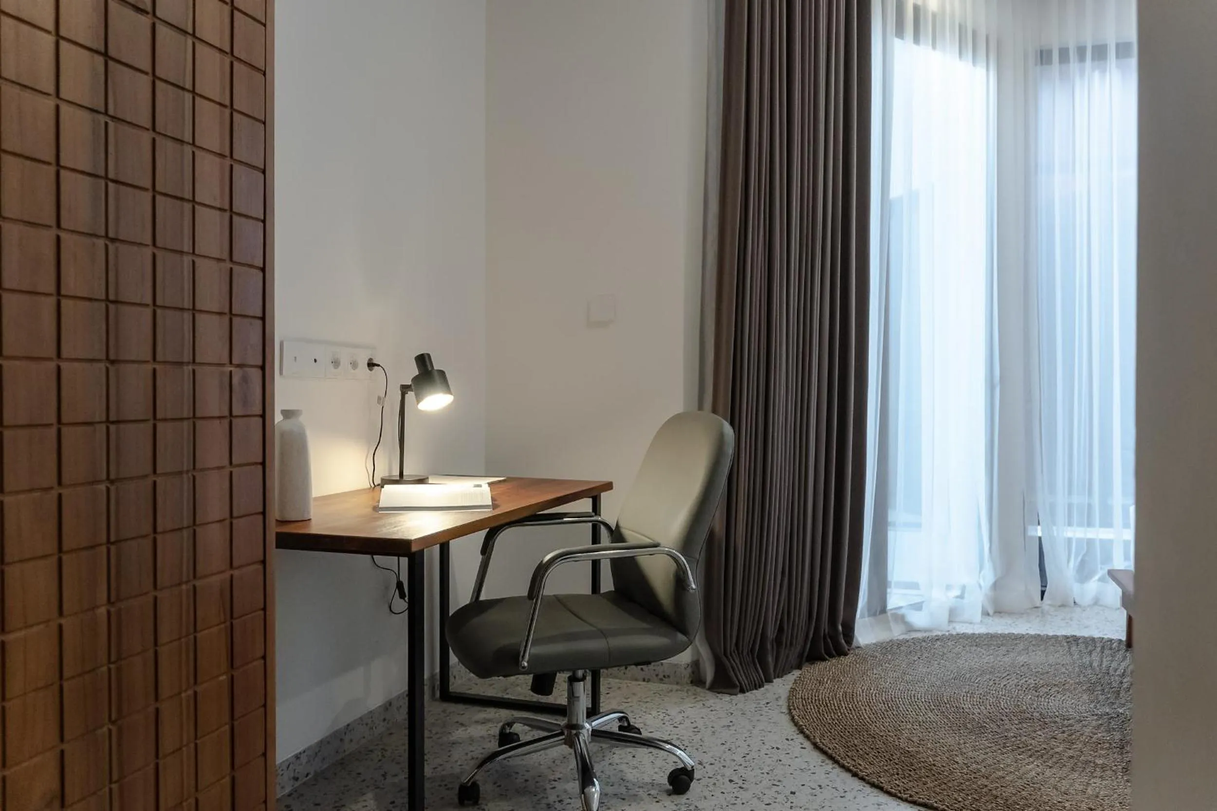 Decorative detail in Sunny Aparts 1