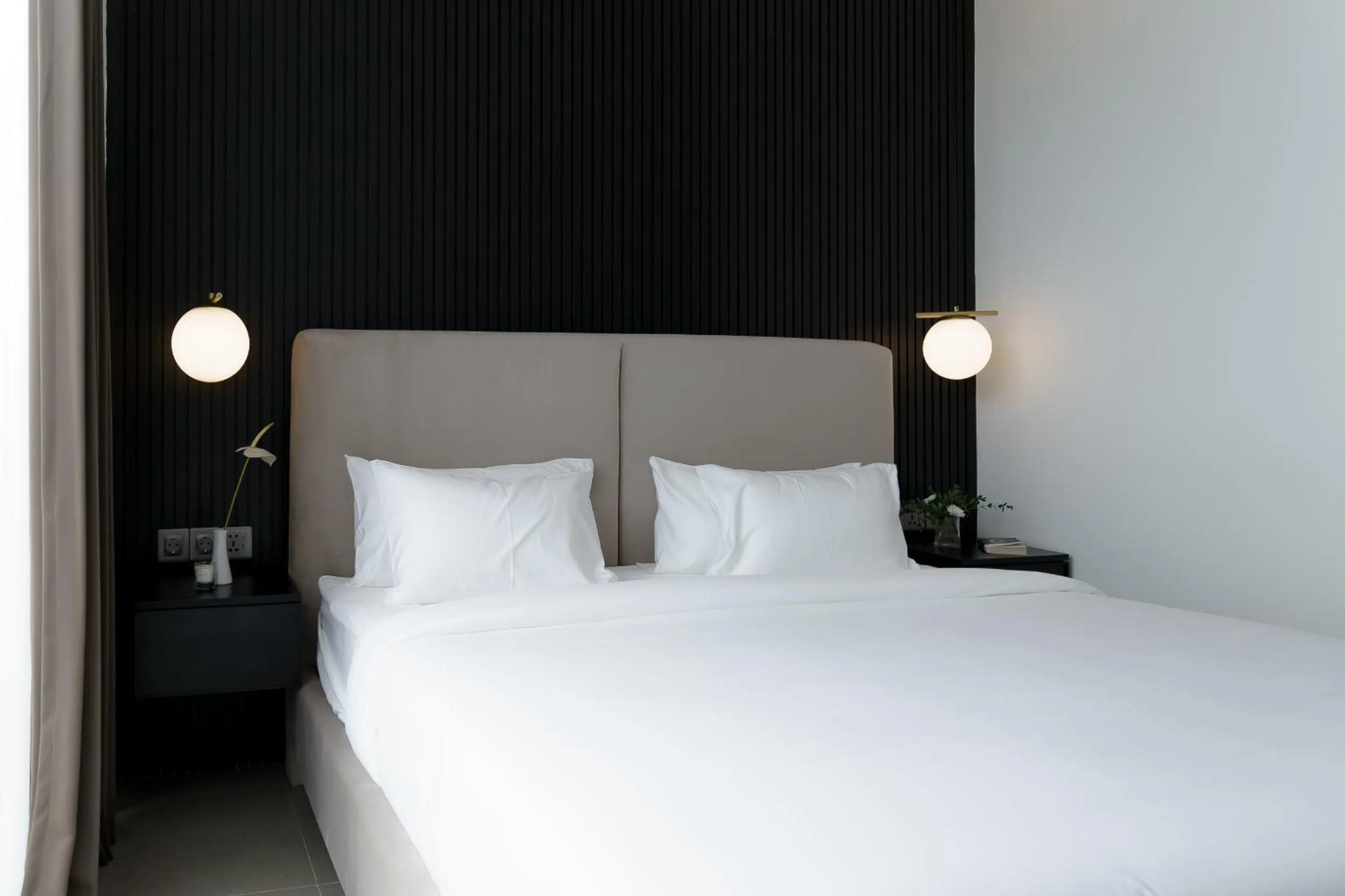 Bed in Sunny Aparts 1