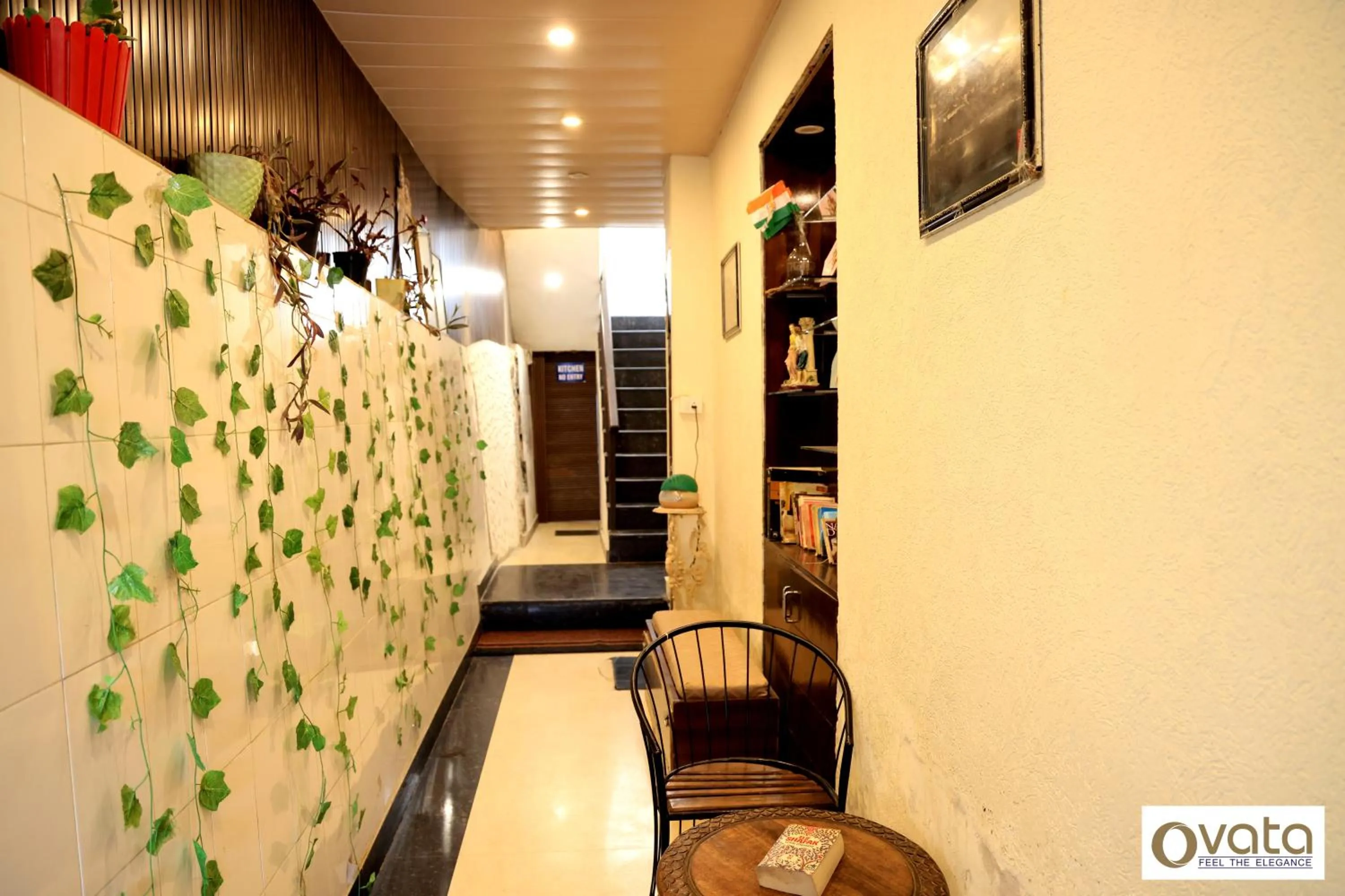 Seating area in Hotel Himshri Mall Road By Ovata