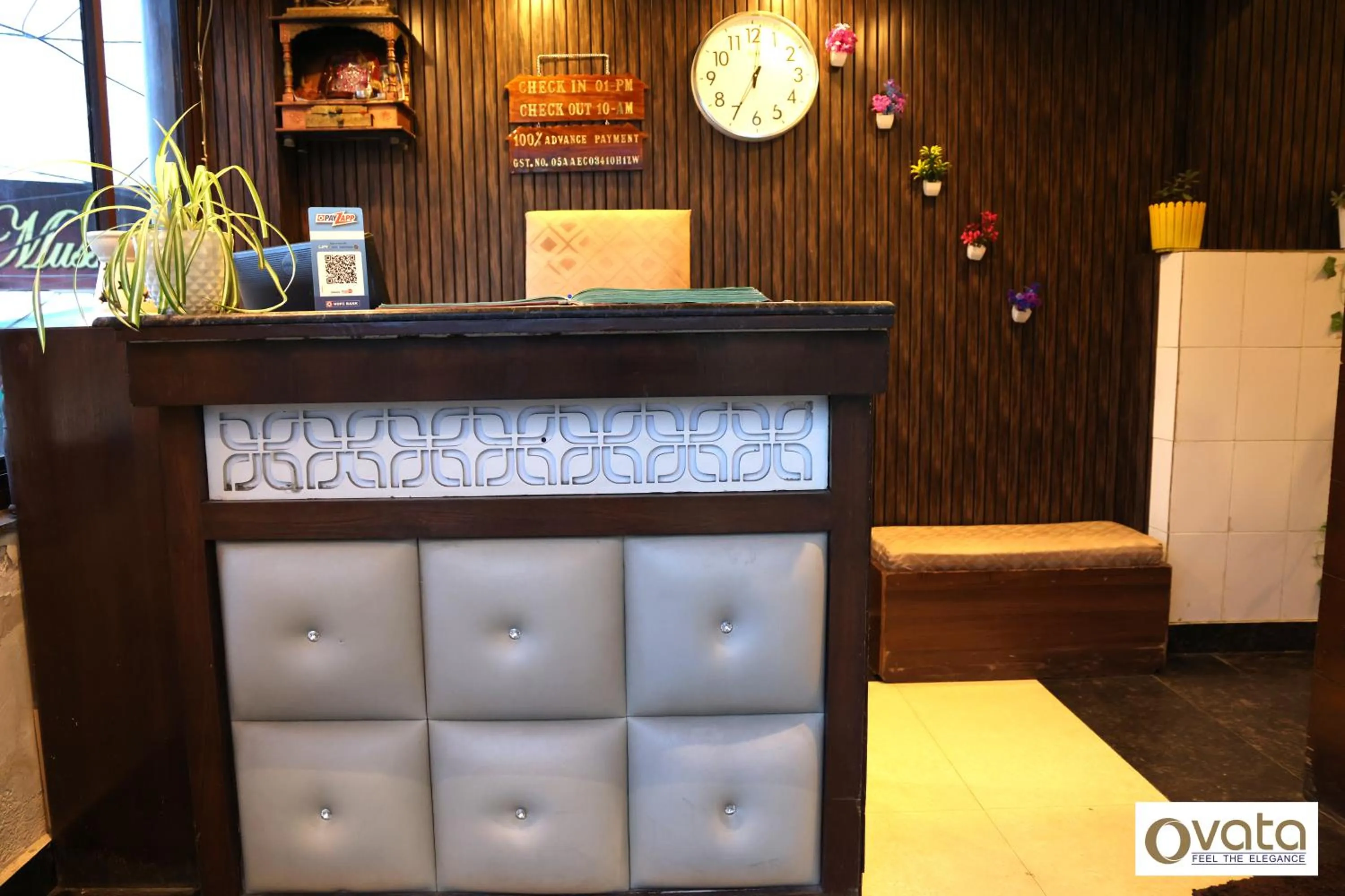 Lobby or reception in Hotel Himshri Mall Road By Ovata