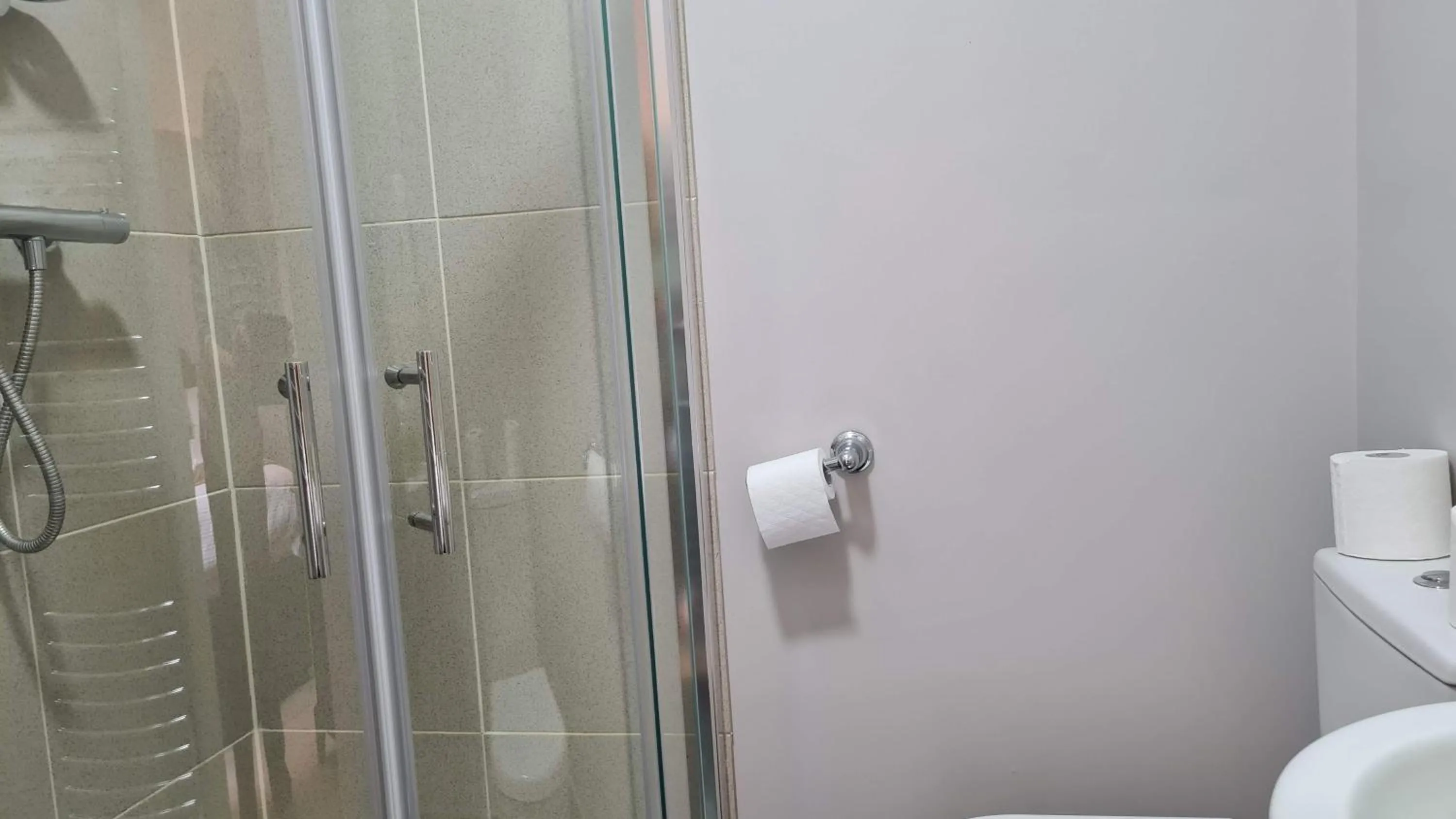 Double Room with Private Bathroom in Glenisla Hotel