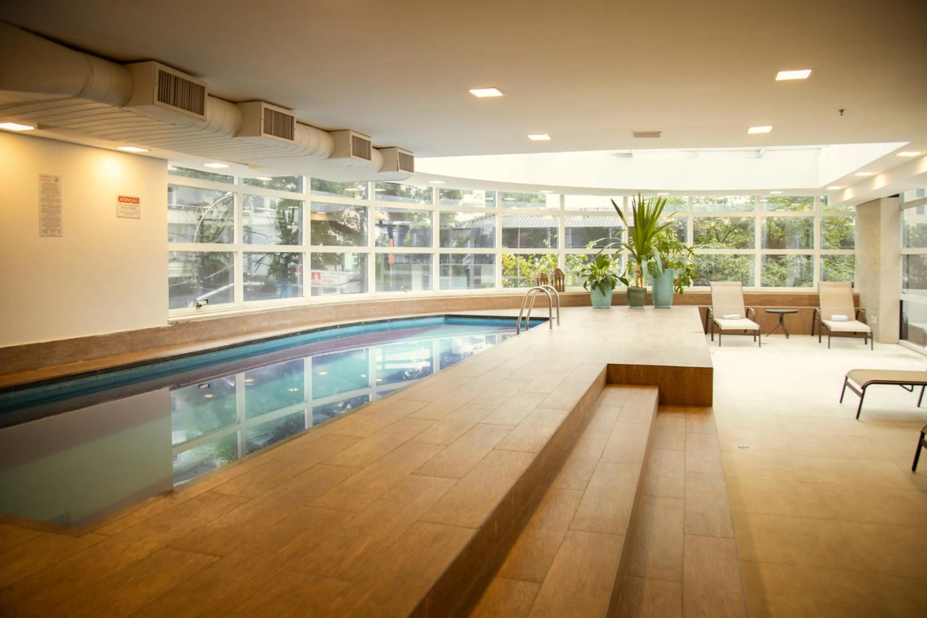 Swimming pool in Mercure Sao Paulo Jardins