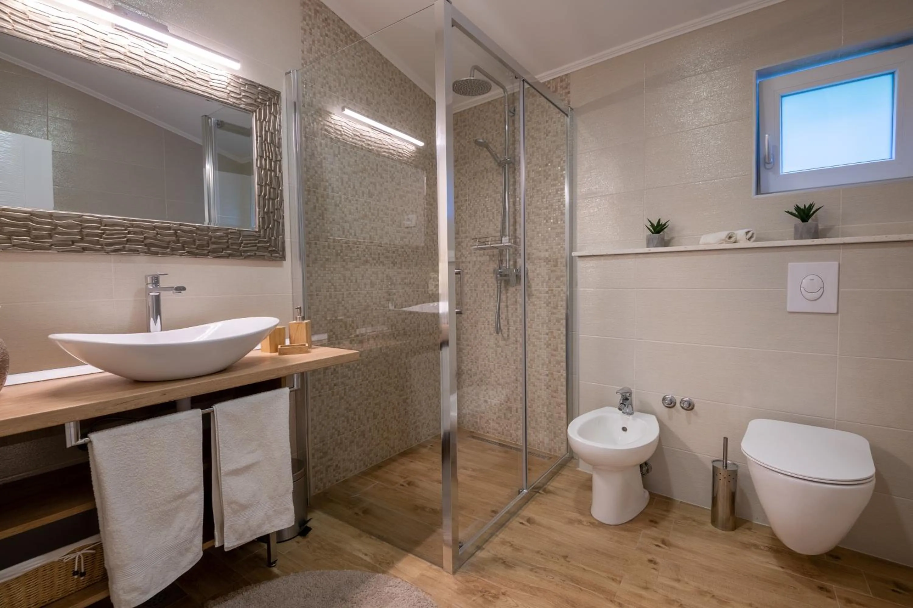 Shower in Villa Gabriel with pool, sauna, jacuzzi
