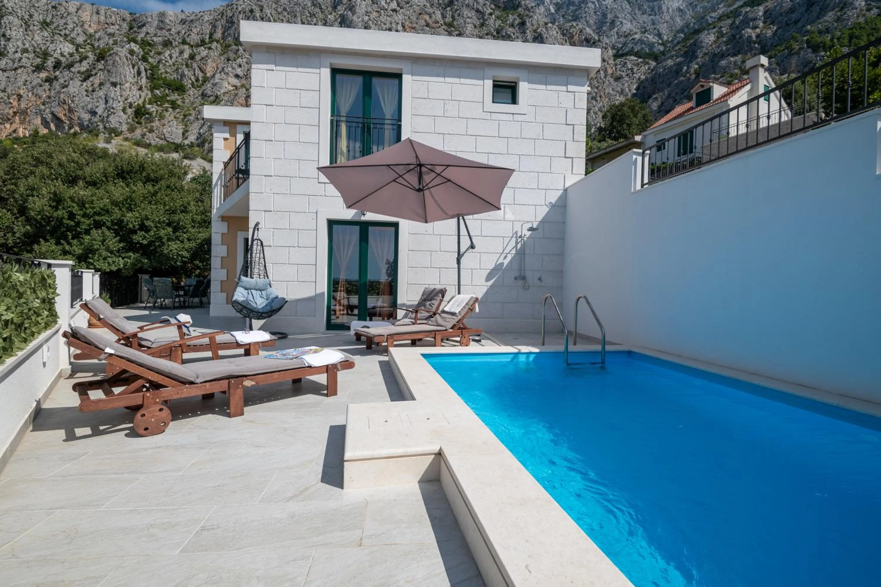 Day in Villa Gabriel with pool, sauna, jacuzzi