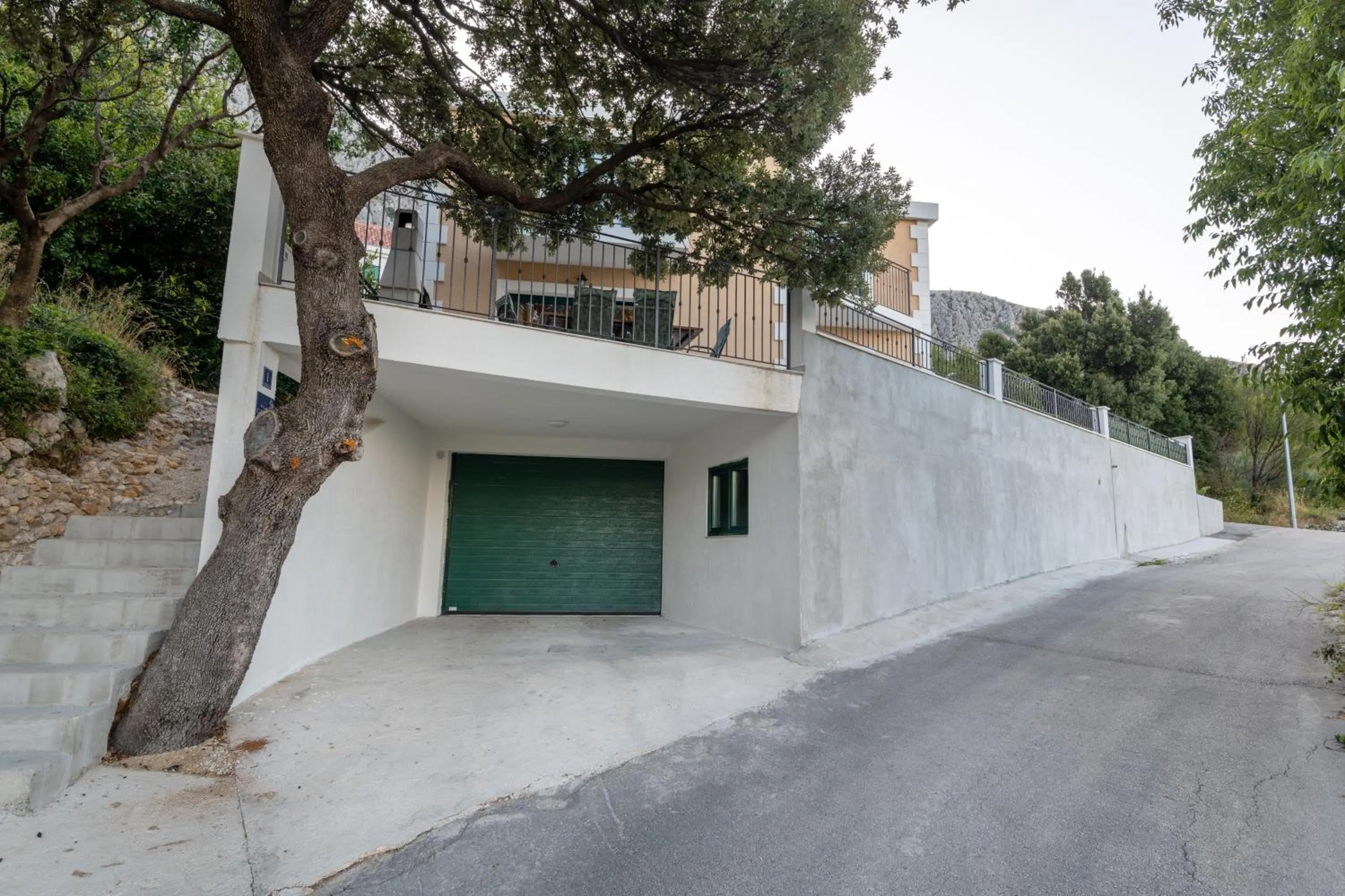 Parking in Villa Gabriel with pool, sauna, jacuzzi