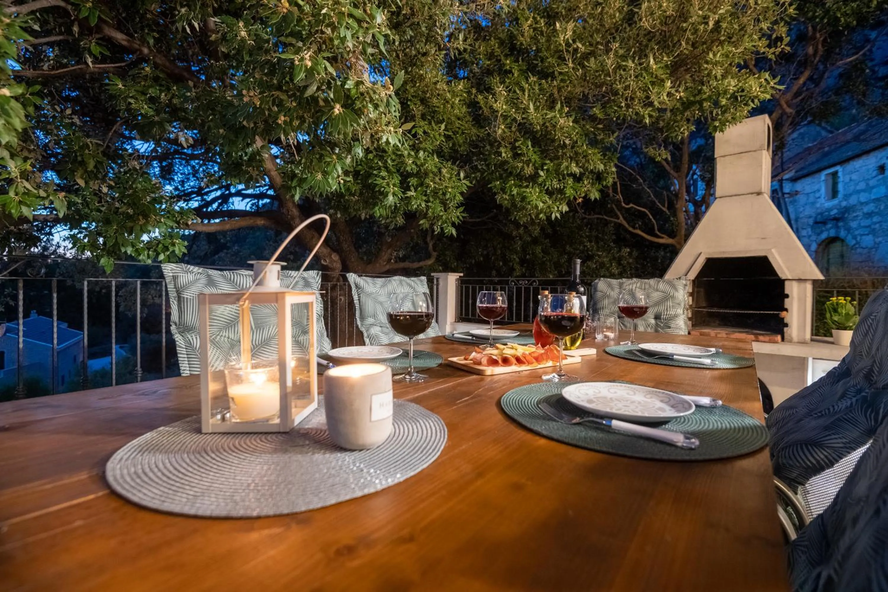 Night in Villa Gabriel with pool, sauna, jacuzzi