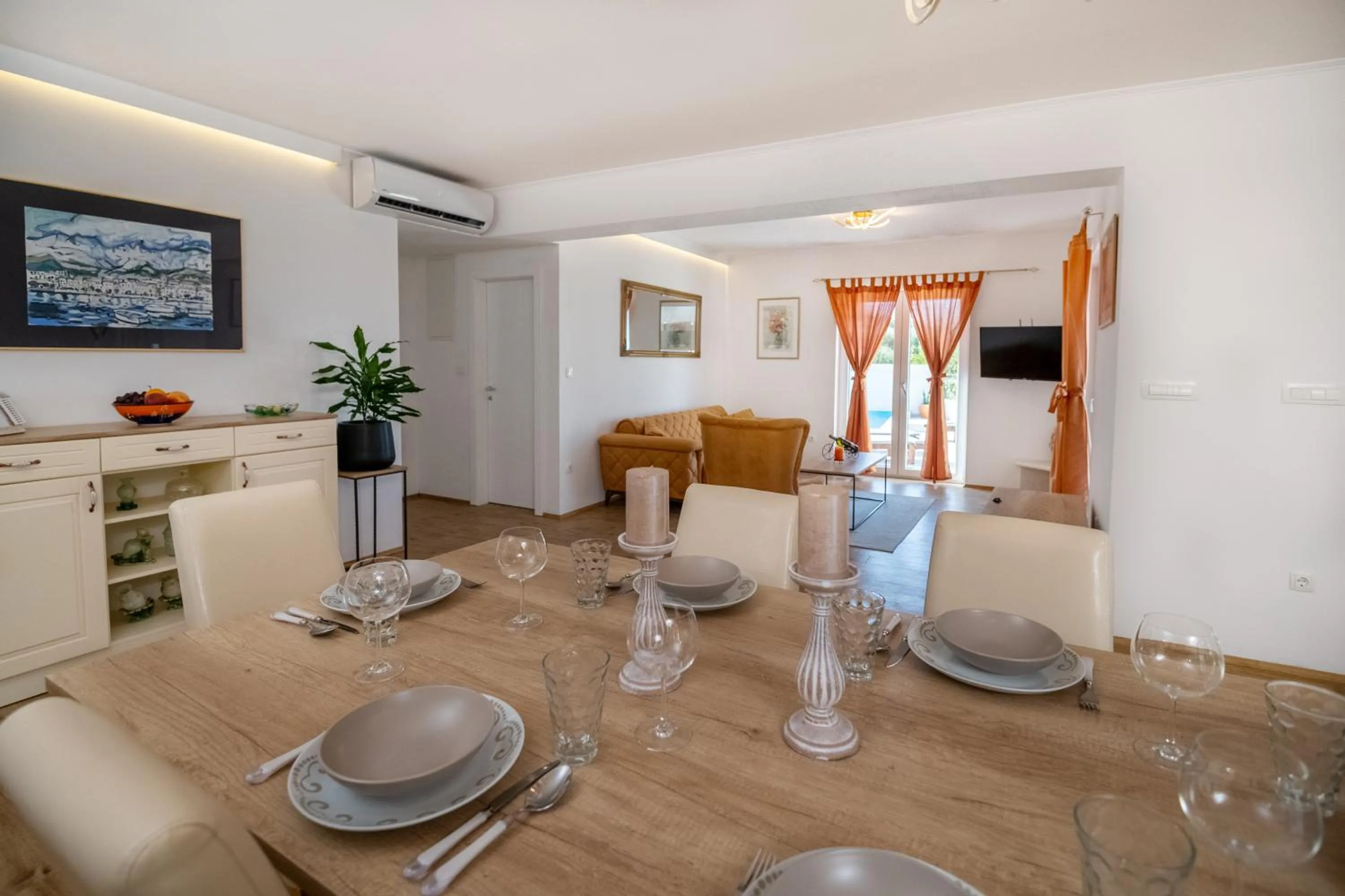 Dining area in Villa Gabriel with pool, sauna, jacuzzi