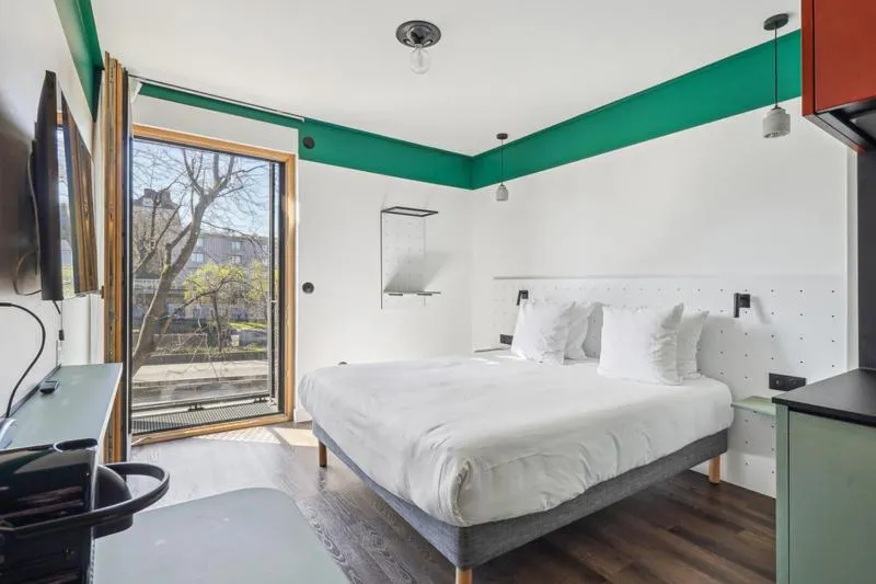 Bed in All Suites Appart Hôtel et Hôtel - Paris 13 - Porte d'Italie