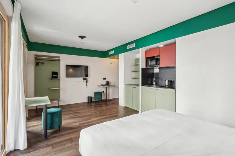 Bed in All Suites Appart Hôtel et Hôtel - Paris 13 - Porte d'Italie