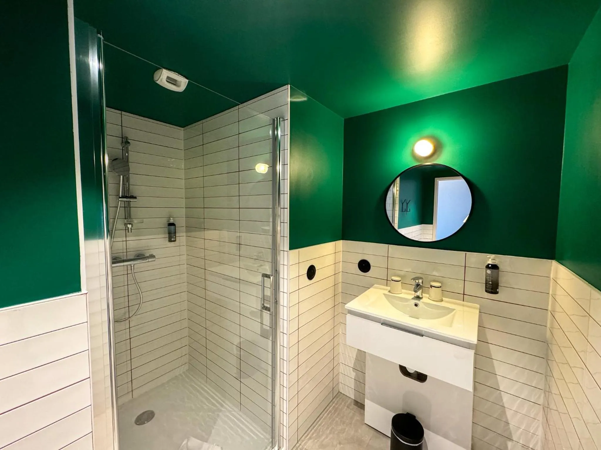 Shower in All Suites Appart Hôtel et Hôtel - Paris 13 - Porte d'Italie