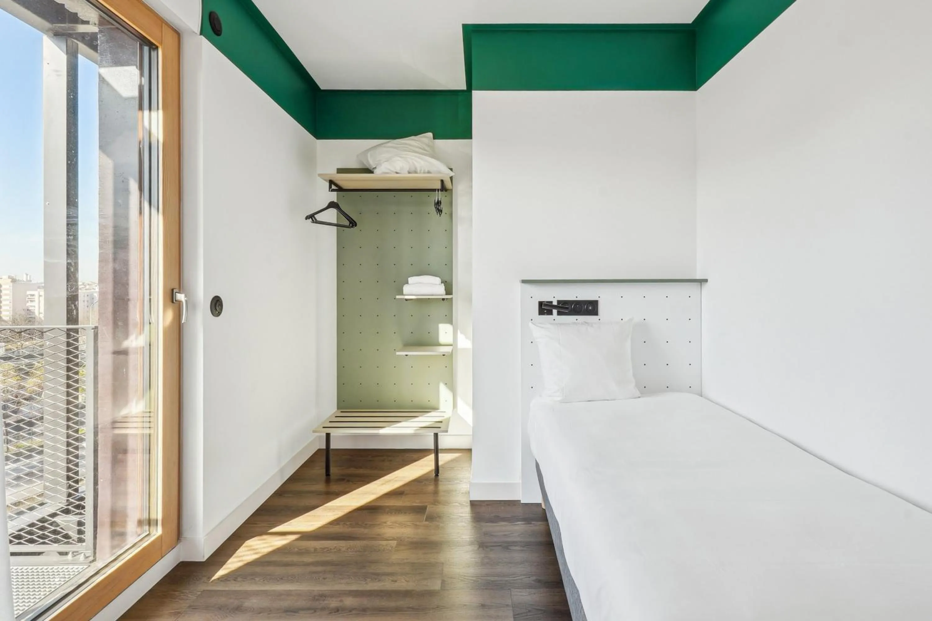 Bed in All Suites Appart Hôtel et Hôtel - Paris 13 - Porte d'Italie