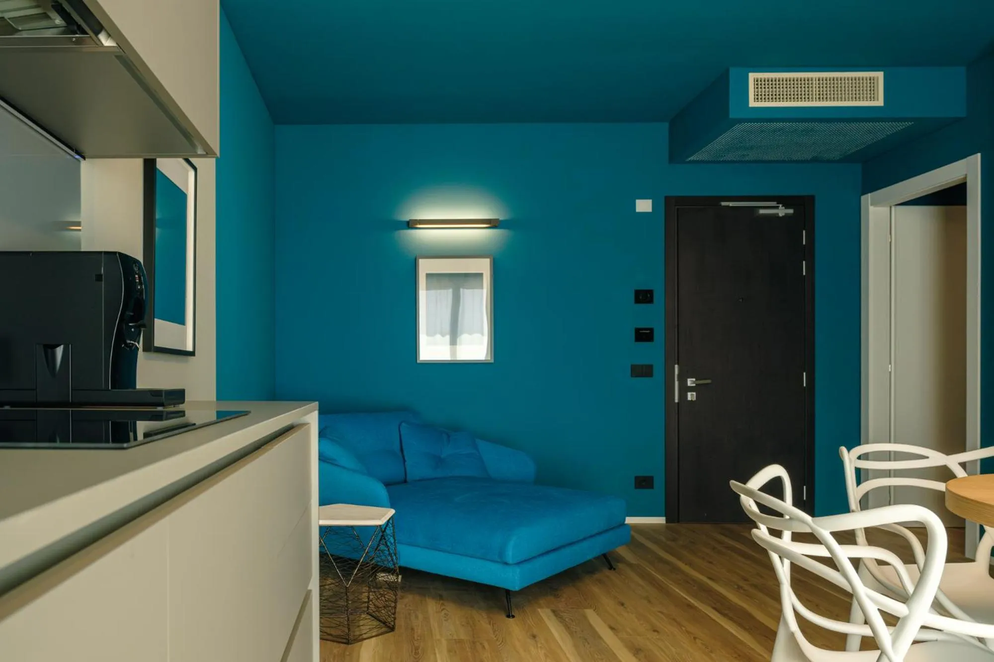 TV and multimedia in Camoma Aparthotel - Suites Apartments