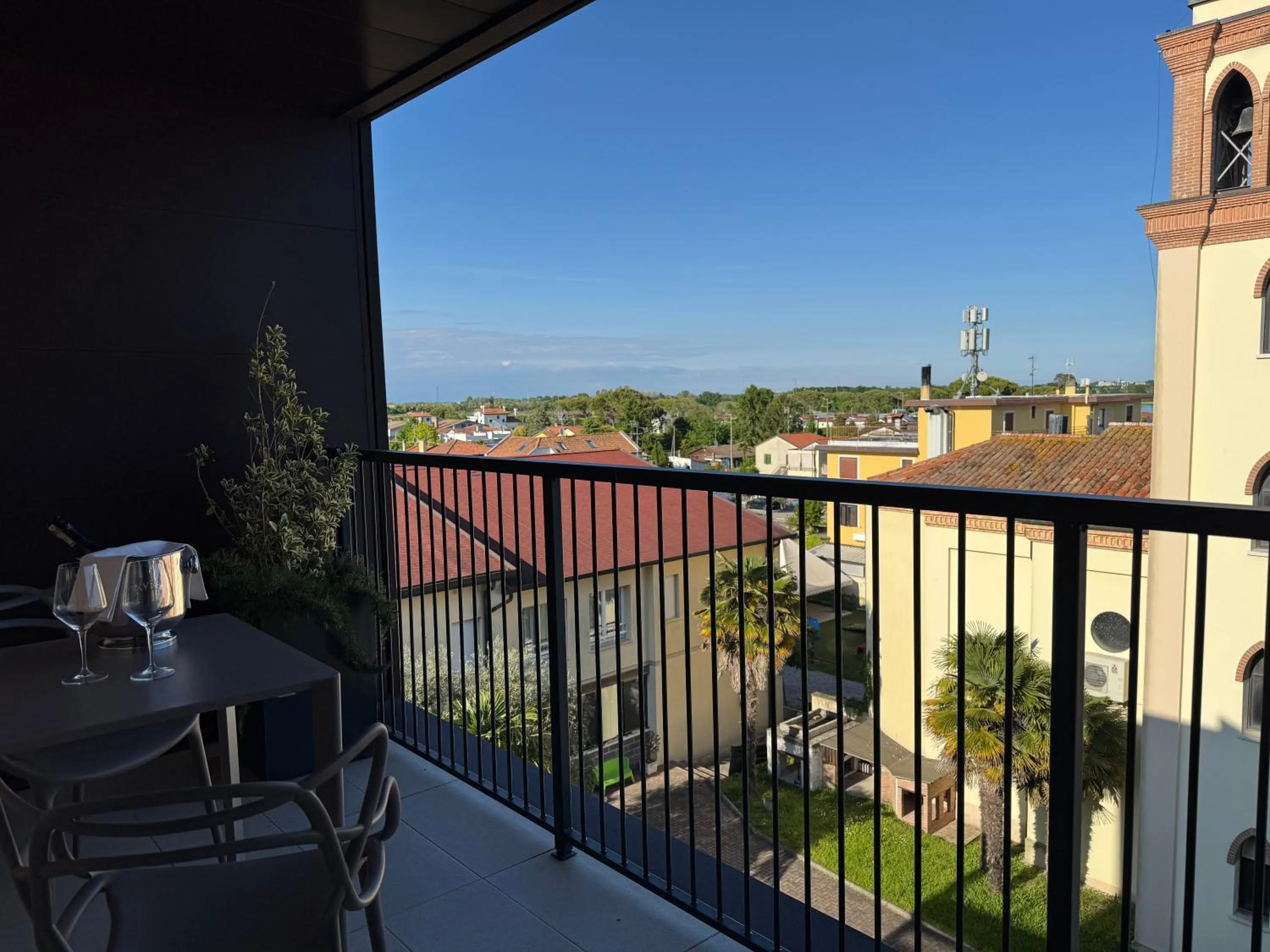 Inner courtyard view in Camoma Aparthotel - Suites Apartments
