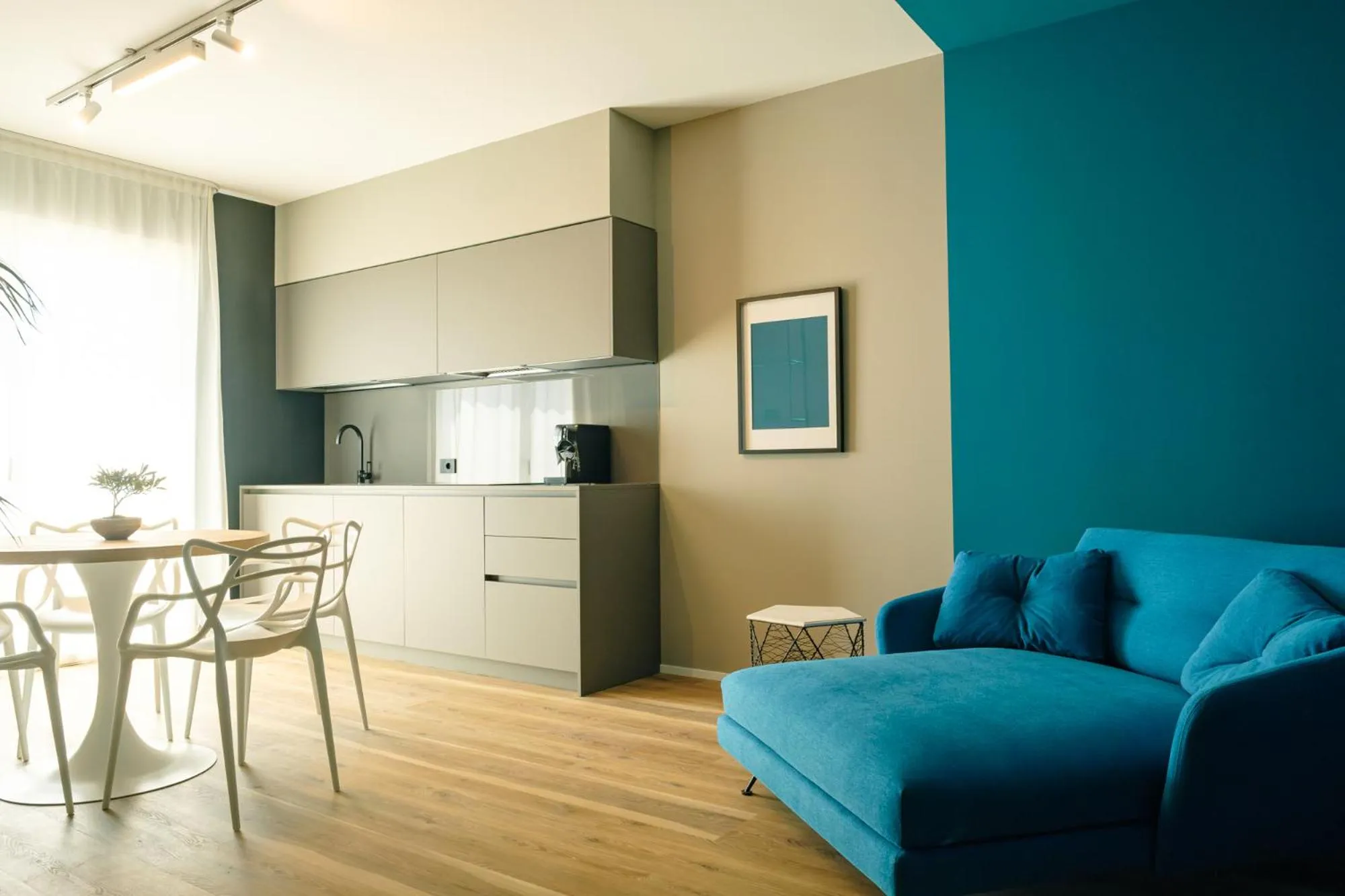 TV and multimedia in Camoma Aparthotel - Suites Apartments