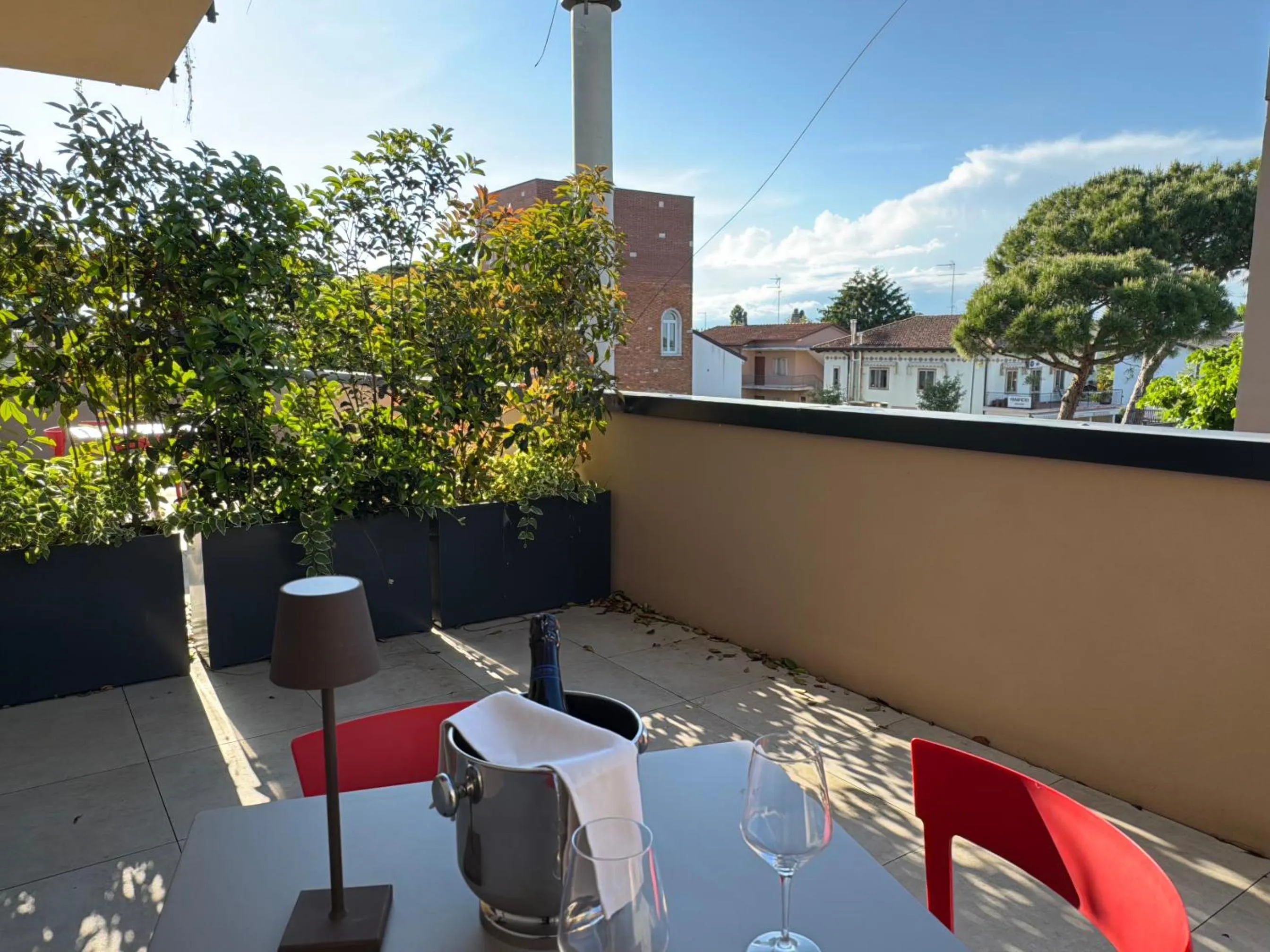 Inner courtyard view in Camoma Aparthotel - Suites Apartments