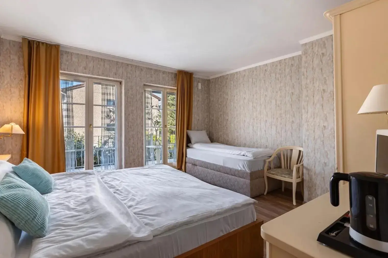 Triple Room with Garden View in SEE-Hotel Seeschau - direkt am Bodenseeufer Triple Room with Garden View in SEE-Hotel Seeschau - direkt am Bodenseeufer