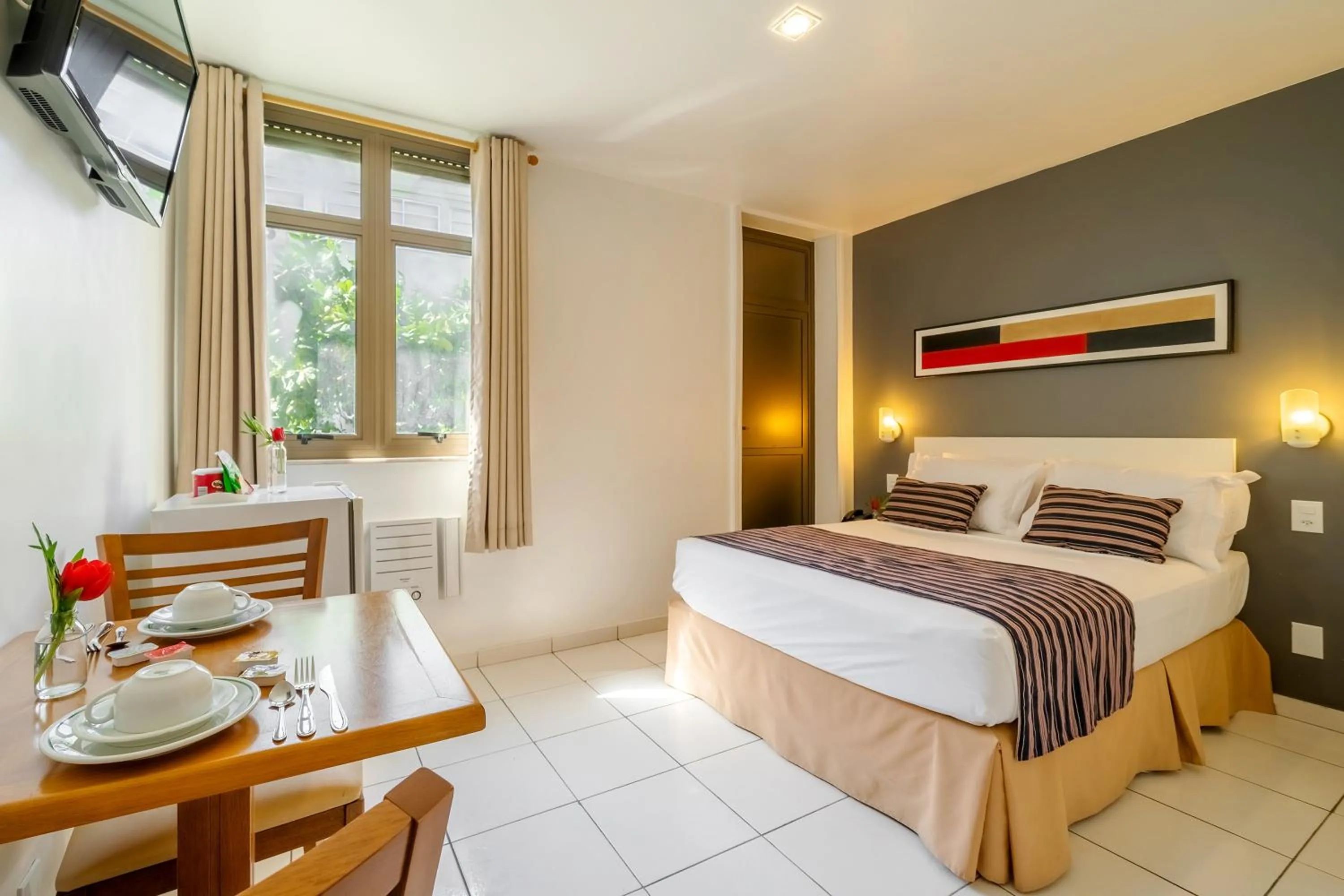 Photo of the whole room, Bed in Infinity Copacabana